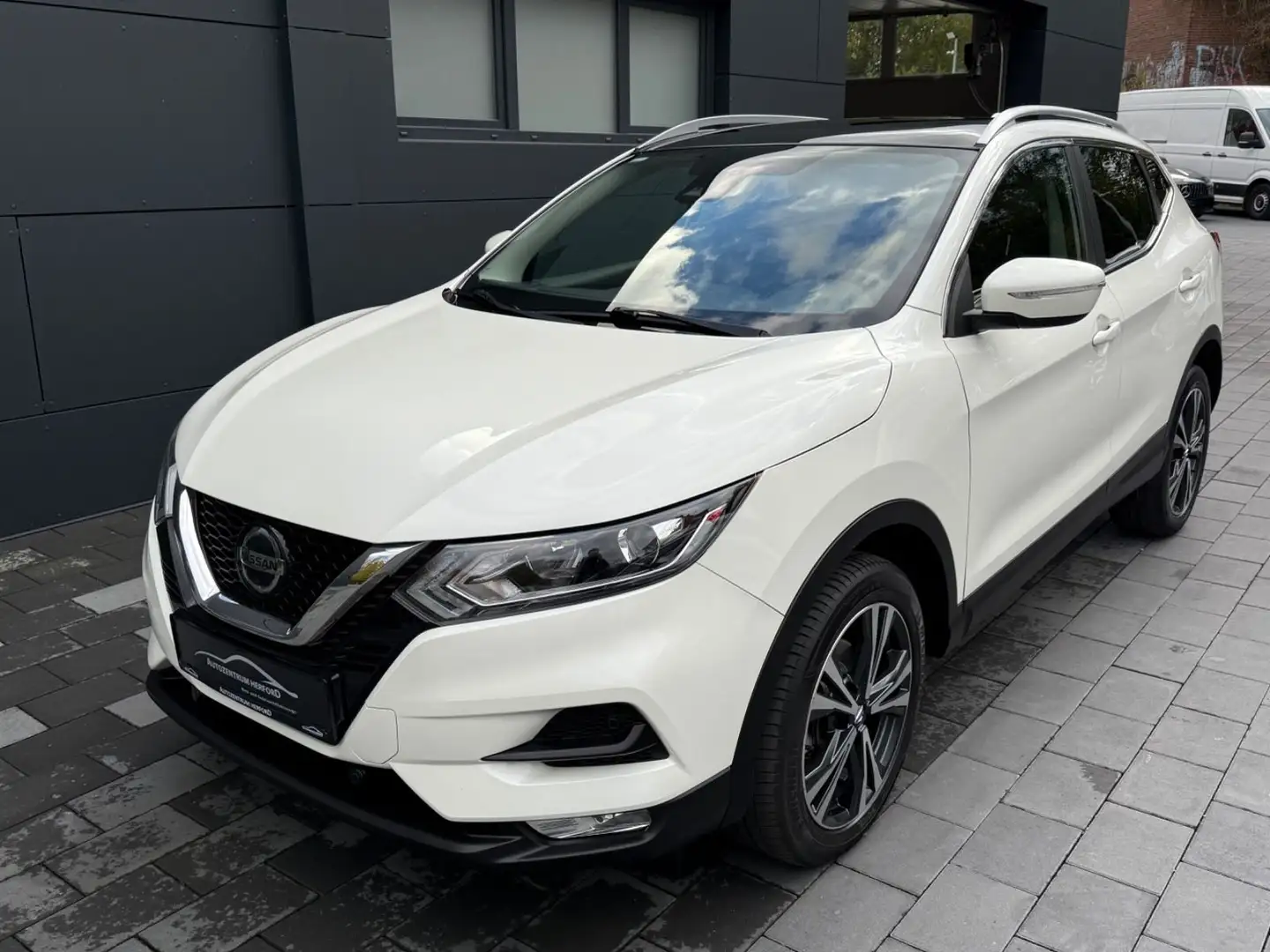 Nissan Qashqai 1. 3 N-Way Navi Klima Panorama AHK 1.8t Blanc - 1
