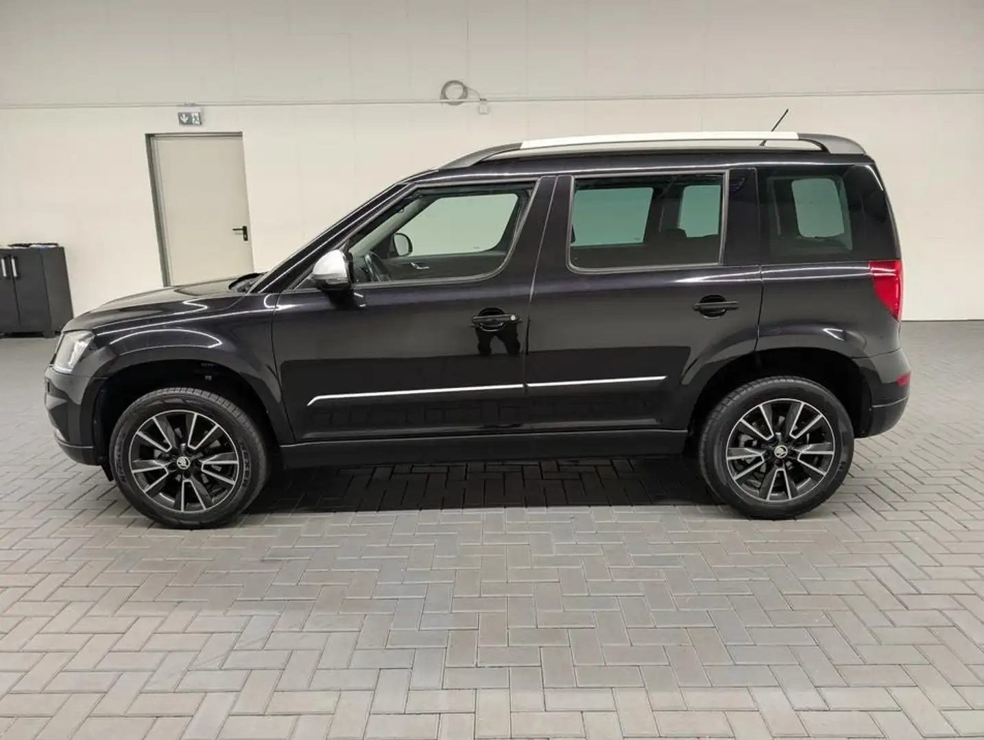 Skoda Yeti Adventure Bi-Xenon/SHZ/PDC/Tempom./17"LM Schwarz - 2