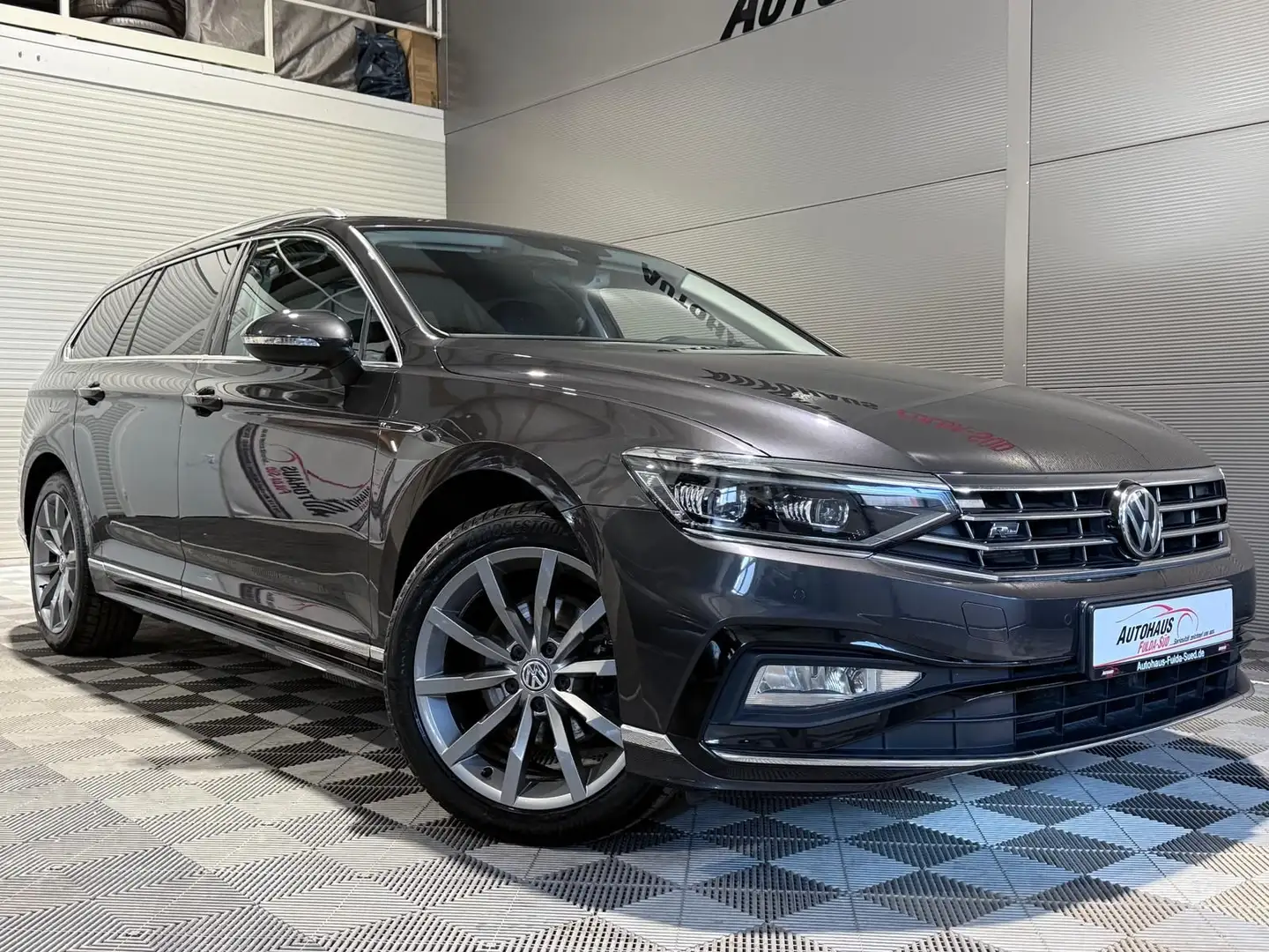 Volkswagen Passat Variant 2.0 TDI R-Line°ACC°RFK°SHzg°Navi° Grau - 1