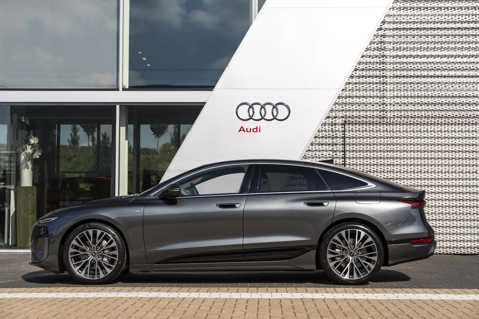 Audi A6 e-tron Sportback Advanced edition e-tron 270kW/367pk 100k Grau - 2