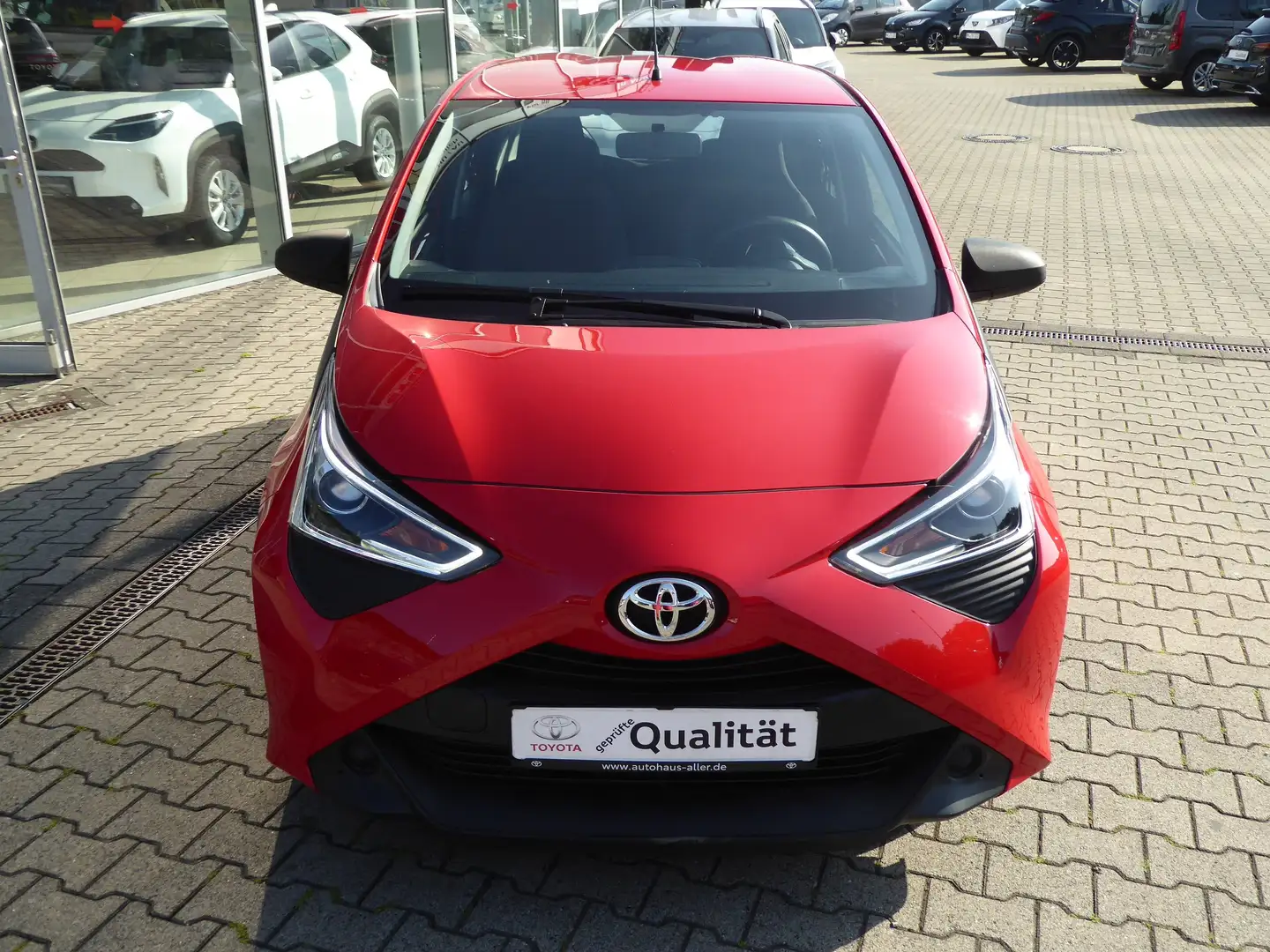 Toyota Aygo x-business Rouge - 2