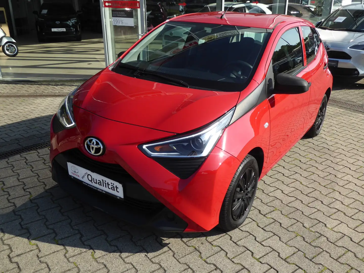 Toyota Aygo x-business Rouge - 1