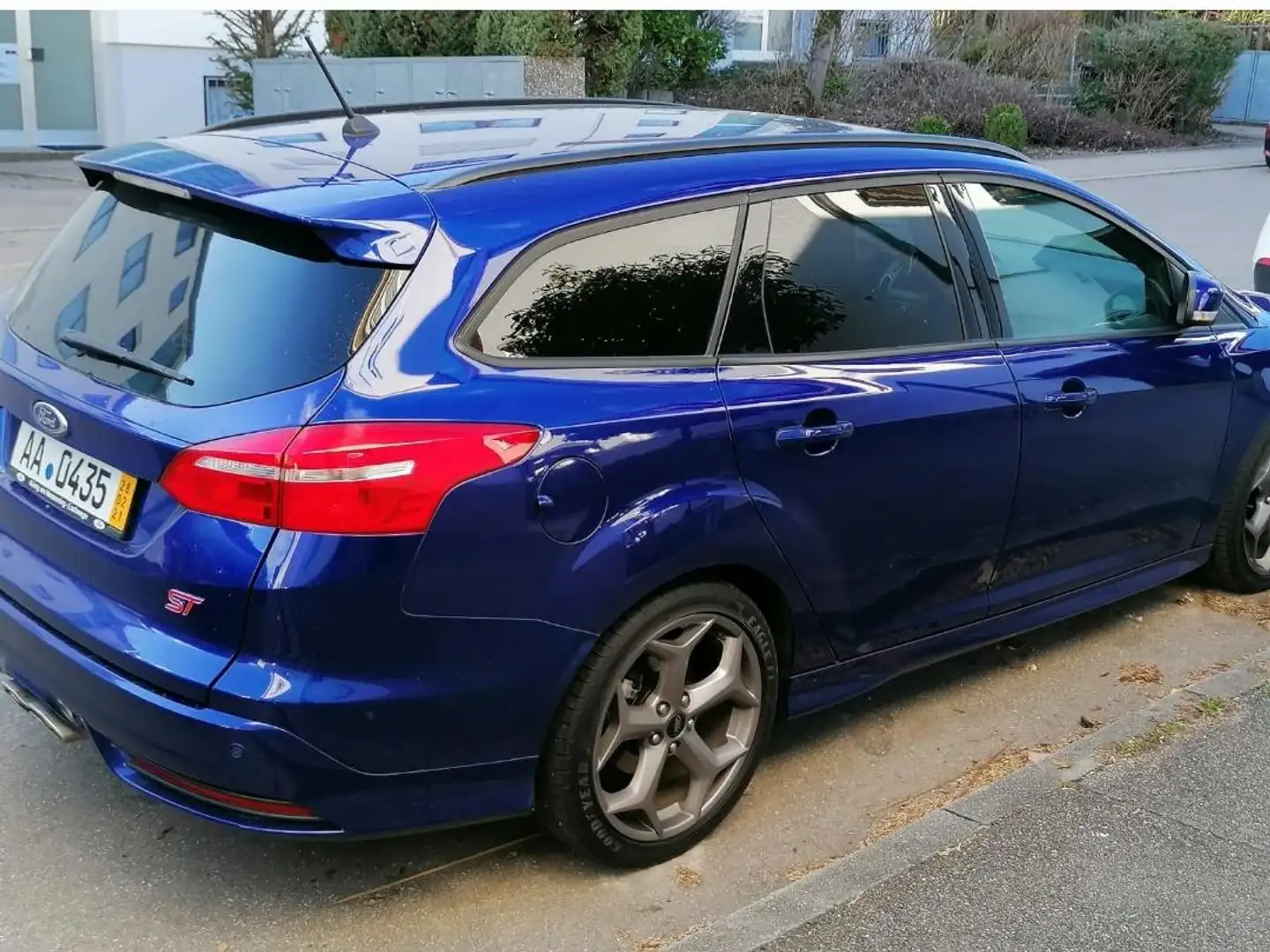 Ford Focus Focus Turnier 2.0 TDCi ST Blau - 1