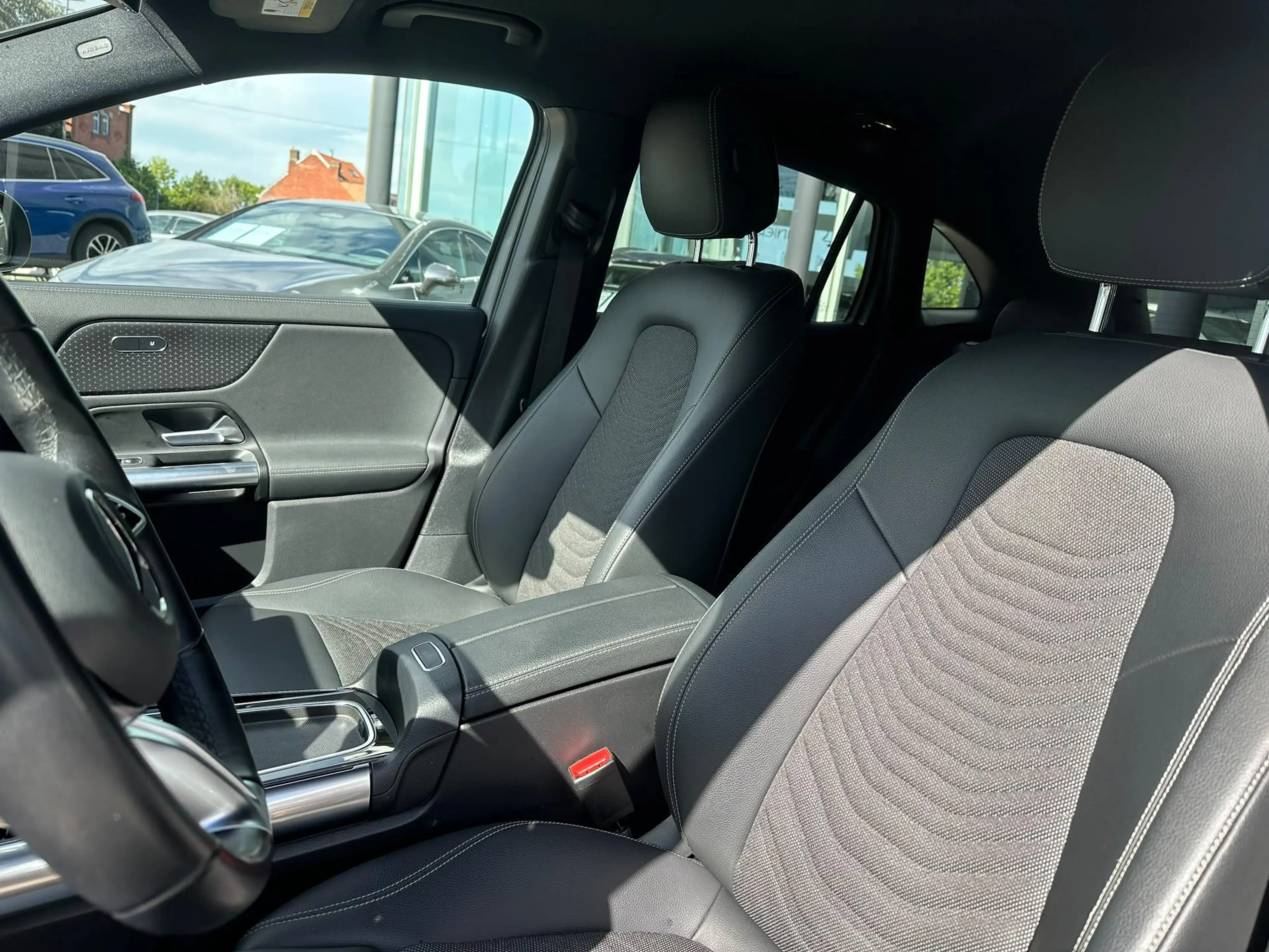 Mercedes-Benz GLA 180 GLA Business Line — photo 12