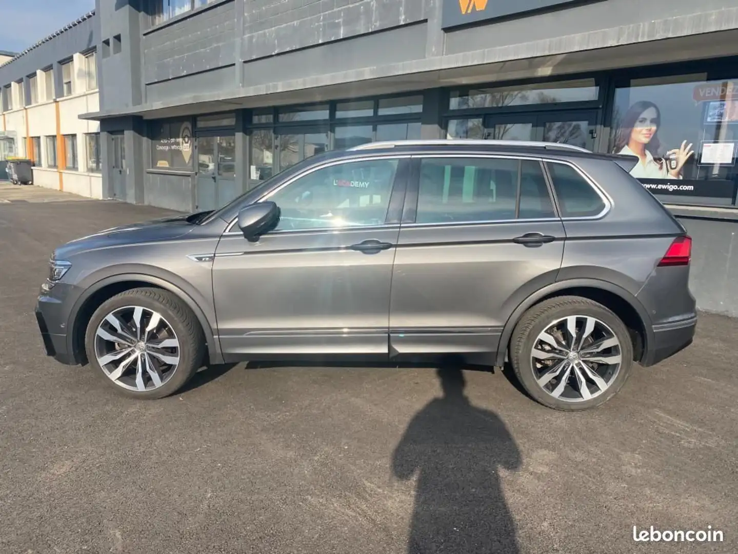Volkswagen Tiguan 2.0 TDI 190 BLACK R-LINE 4MOTION DSG7 BVA Grau - 2