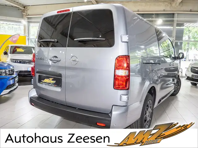 Opel Vivaro view 3