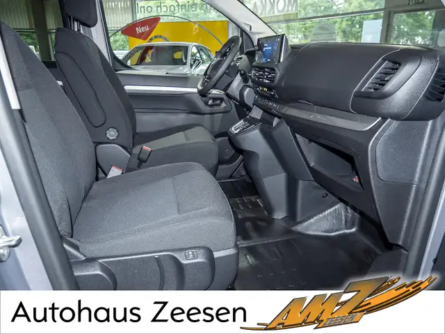 Opel Vivaro view 2