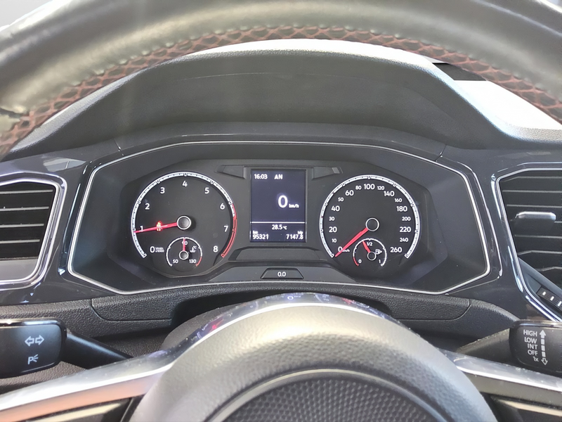Volkswagen T-Roc 1.5 l TSI Sport — photo 6