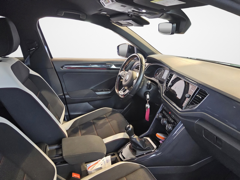 Volkswagen T-Roc 1.5 l TSI Sport — photo 8