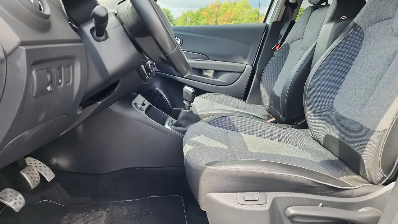 Renault Captur — photo 25