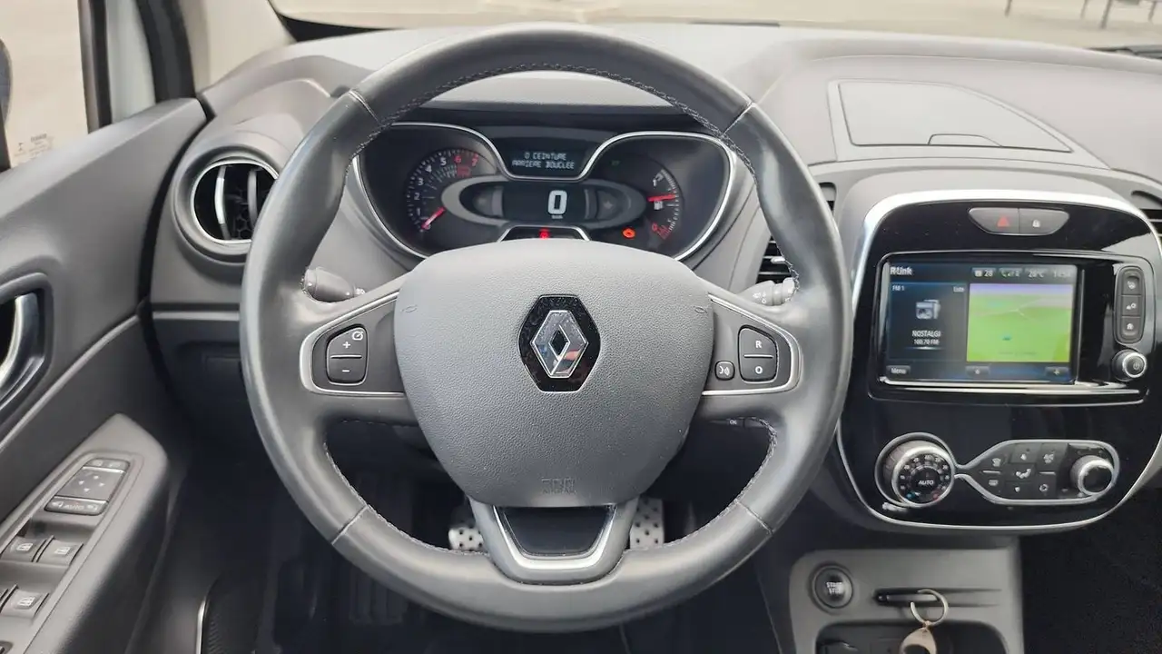 Renault Captur — photo 24
