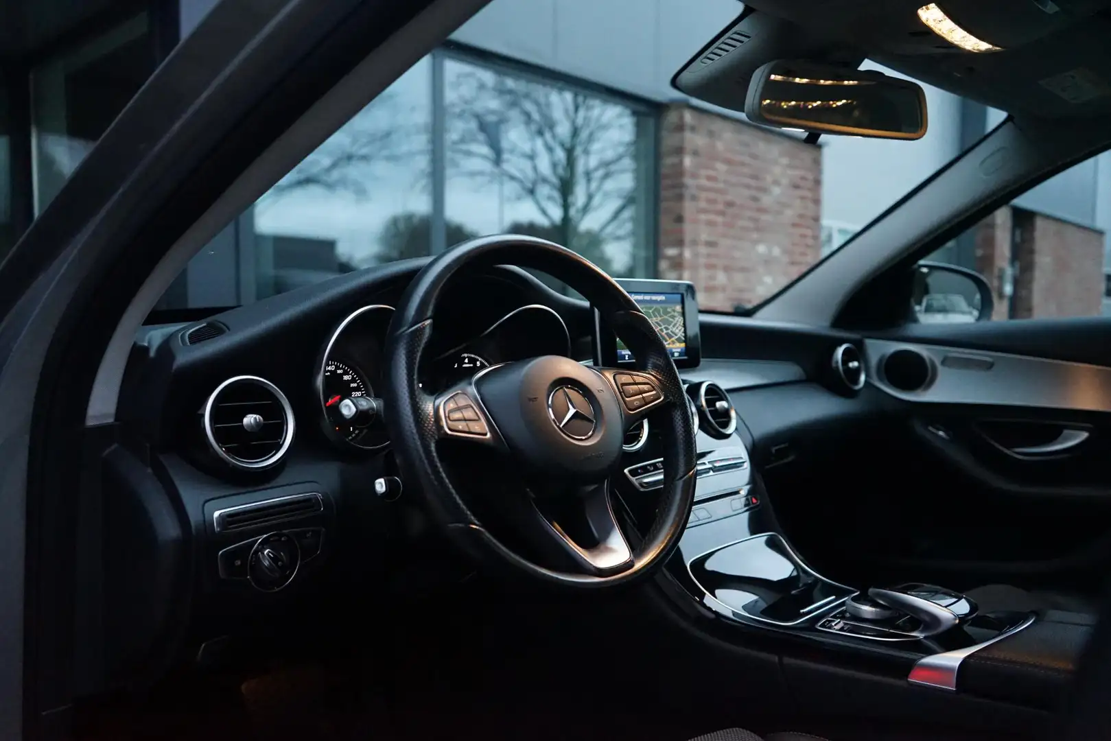 Mercedes-Benz C 200 ,AMG , Automaat, 19'', Led, Cruise, Leder, Navi. Grijs - 2