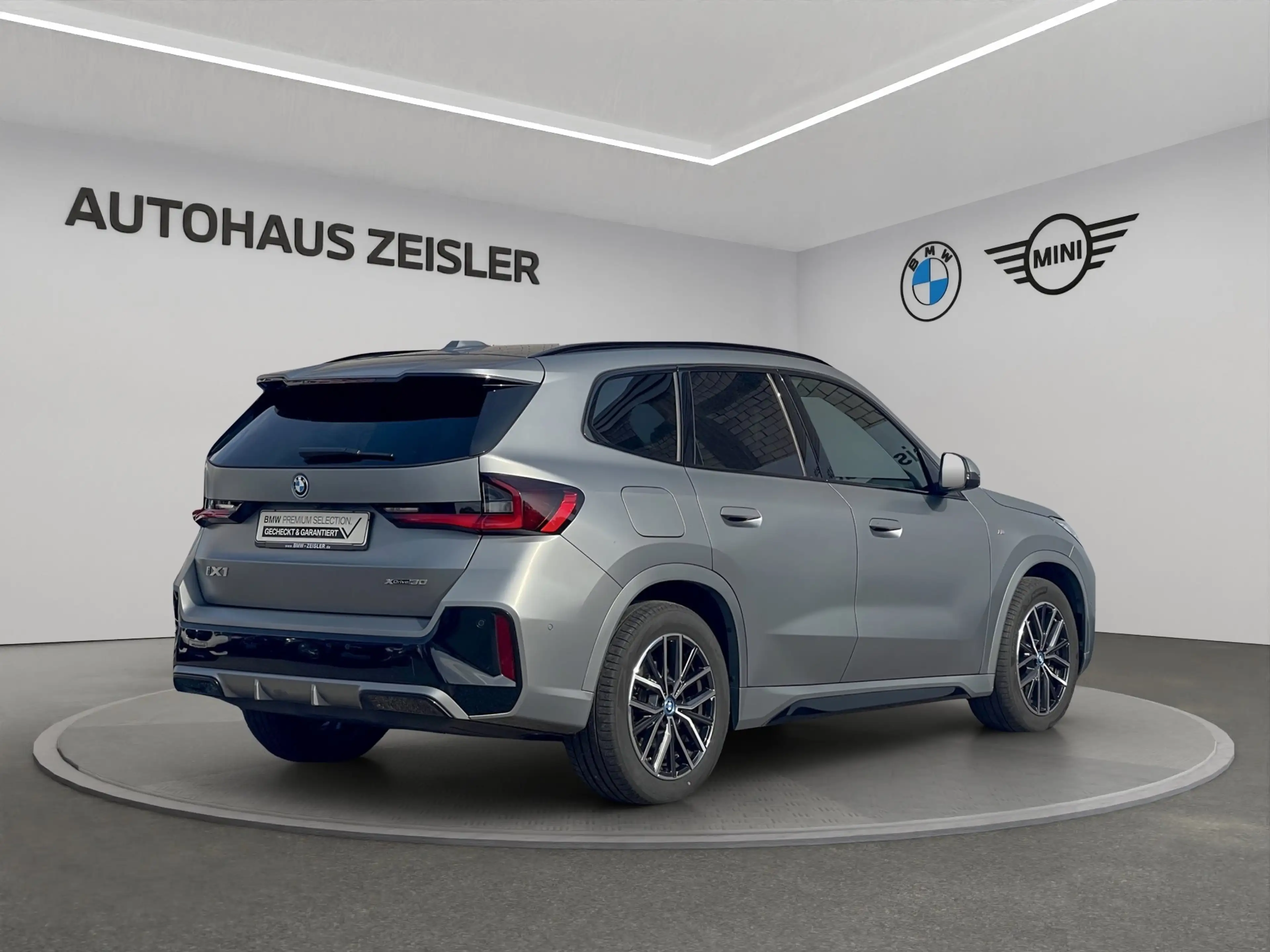 BMW iX1 xDrive30 — photo 2