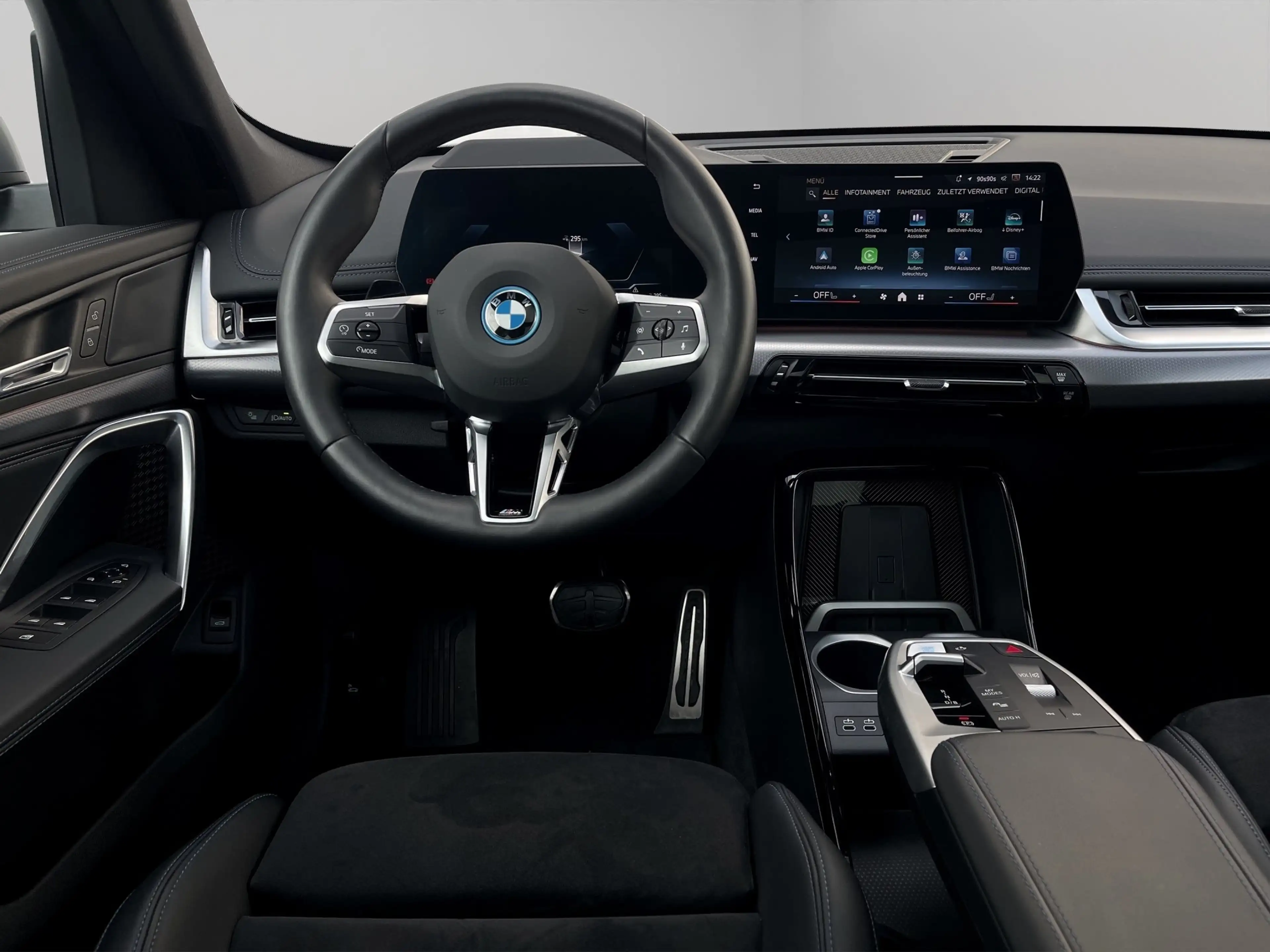 BMW iX1 xDrive30 — photo 11
