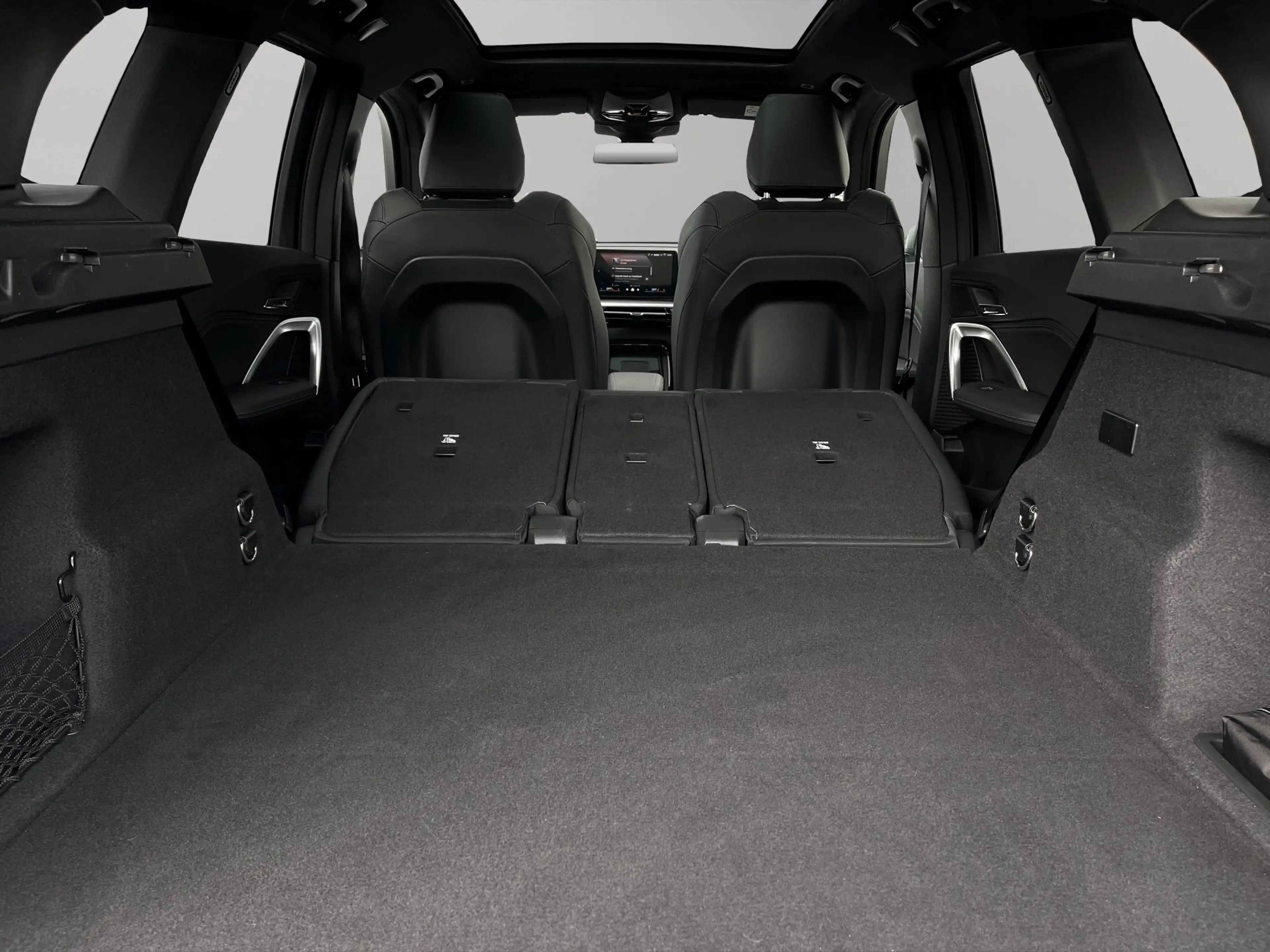 BMW iX1 xDrive30 — photo 14