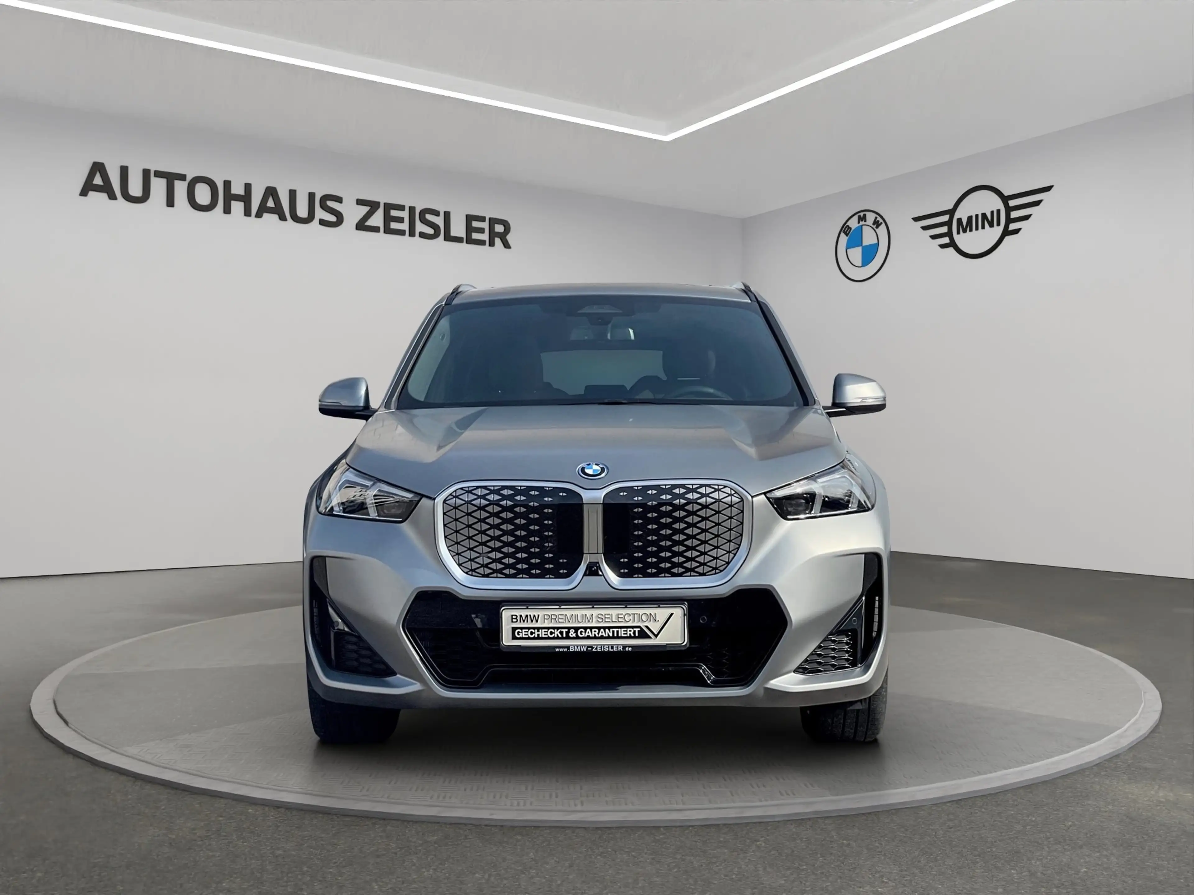 BMW iX1 xDrive30 — photo 5