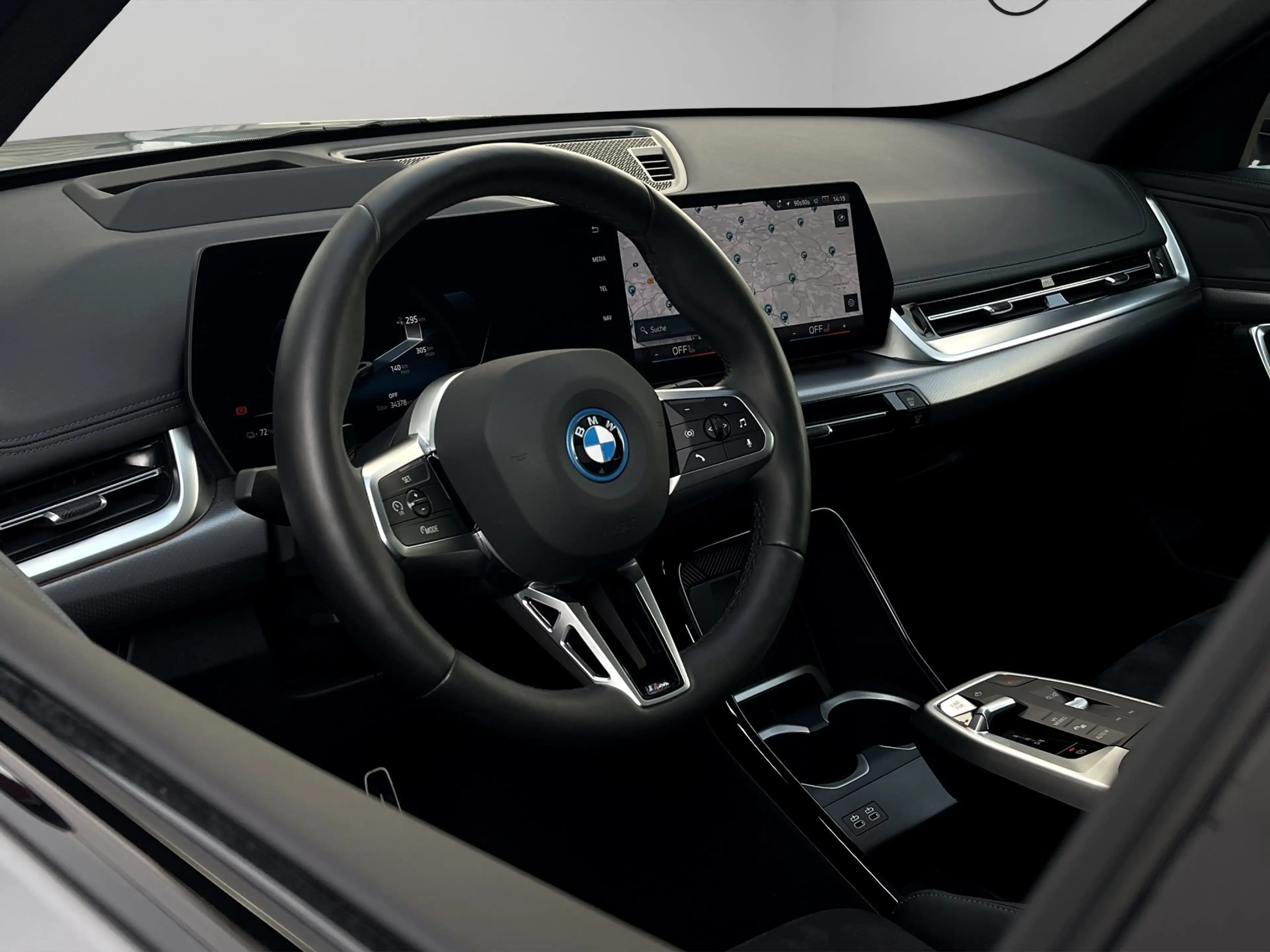 BMW iX1 xDrive30 — photo 7