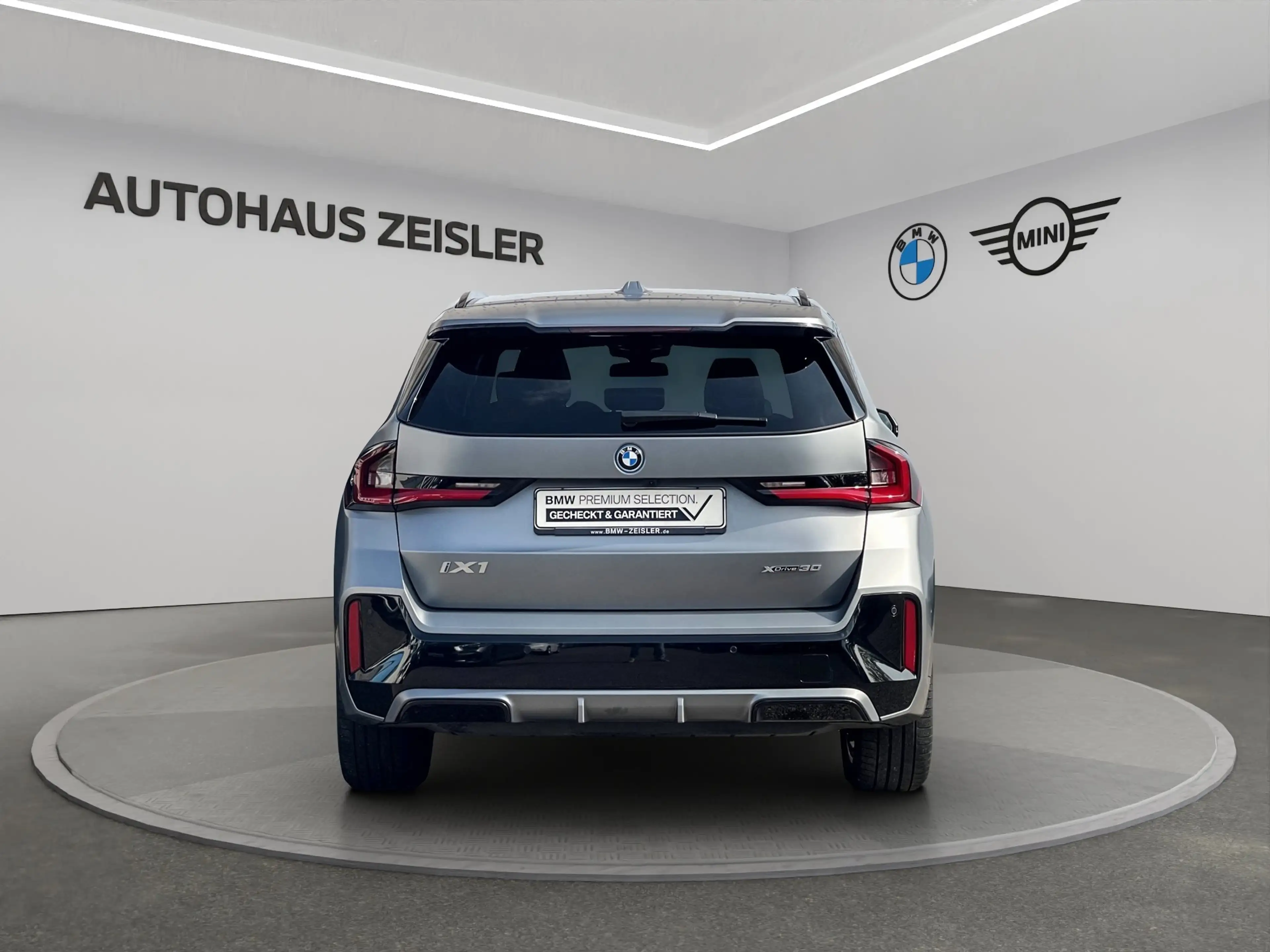 BMW iX1 xDrive30 — photo 6