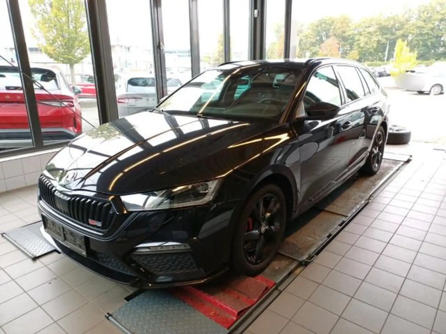 Skoda Octavia Combi 2.0 TSI DSG RS MATRIX VIRTUAL LM18 Schwarz - 2