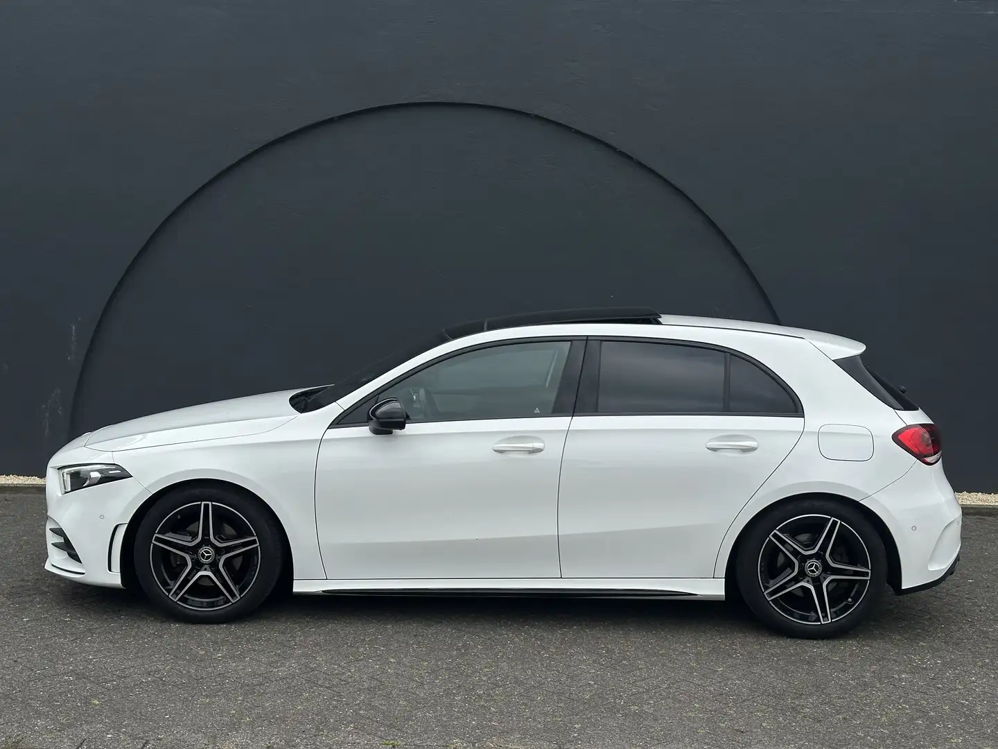 Mercedes-Benz A 200 Bns Sol. AMG Sfeerverlichting Panoramadak ACC Wit - 2