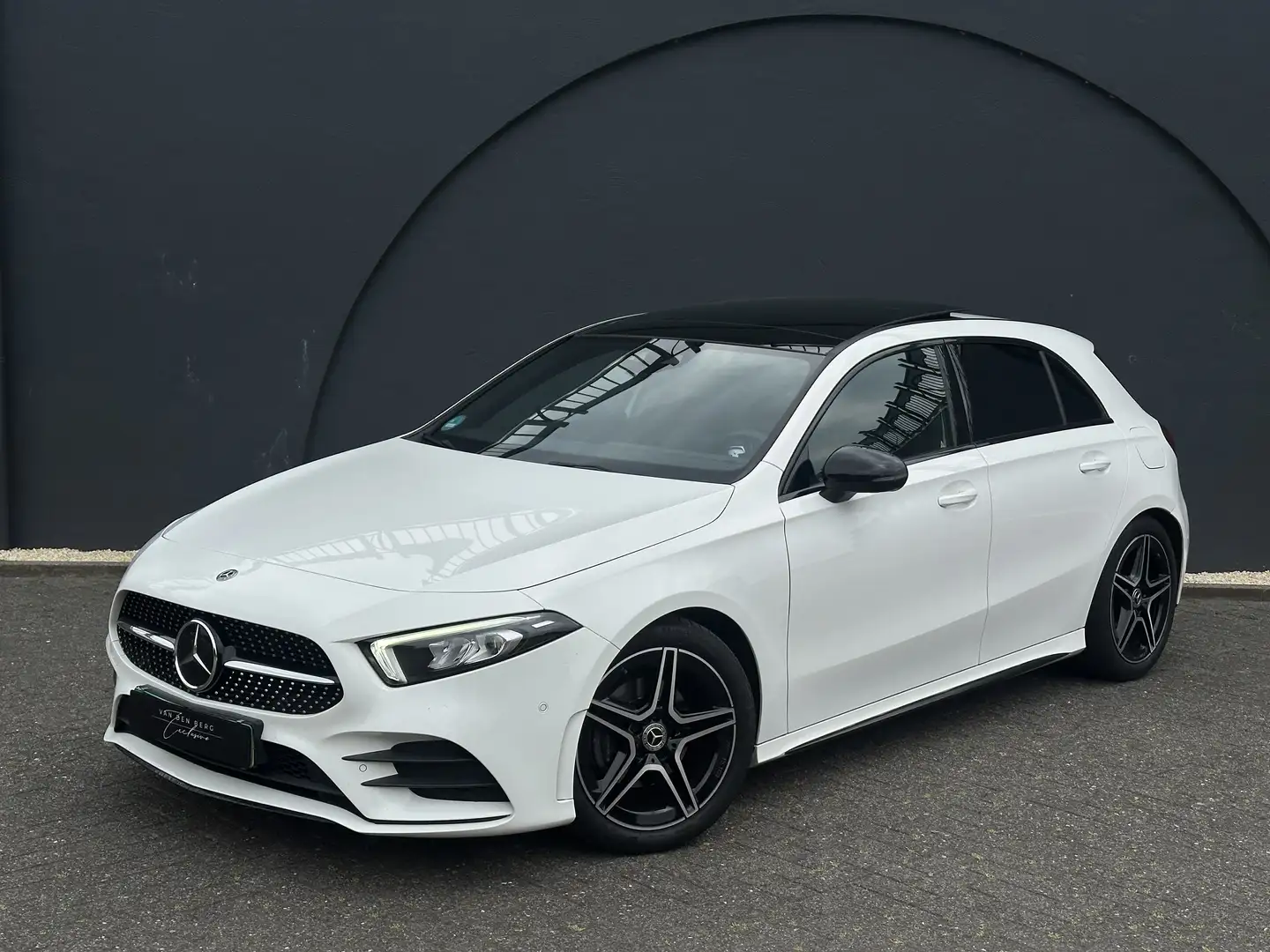 Mercedes-Benz A 200 Bns Sol. AMG Sfeerverlichting Panoramadak ACC Wit - 1