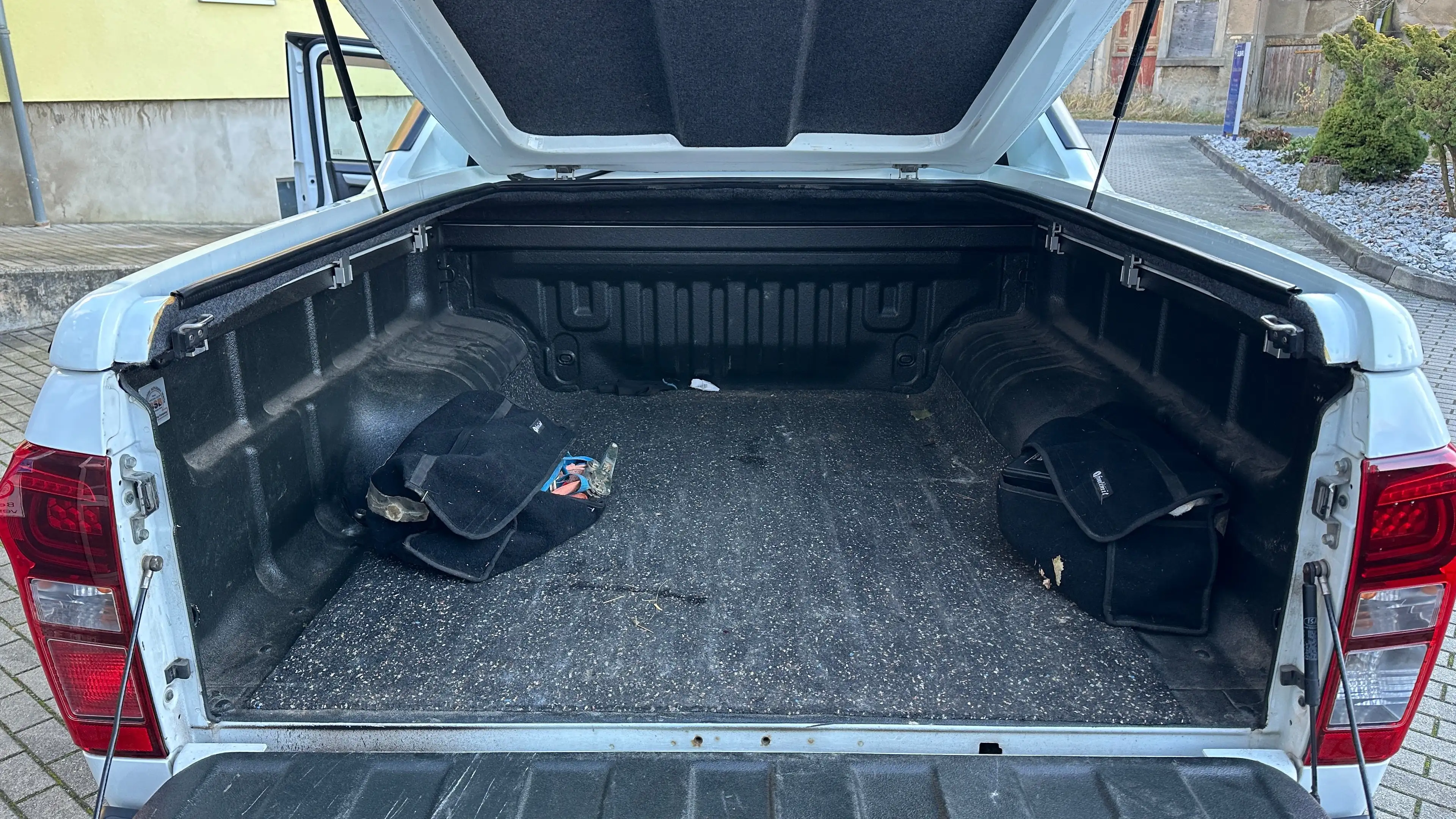 Isuzu D-Max D-Max 4x4 Double Cab 2,5 Sport — photo 13