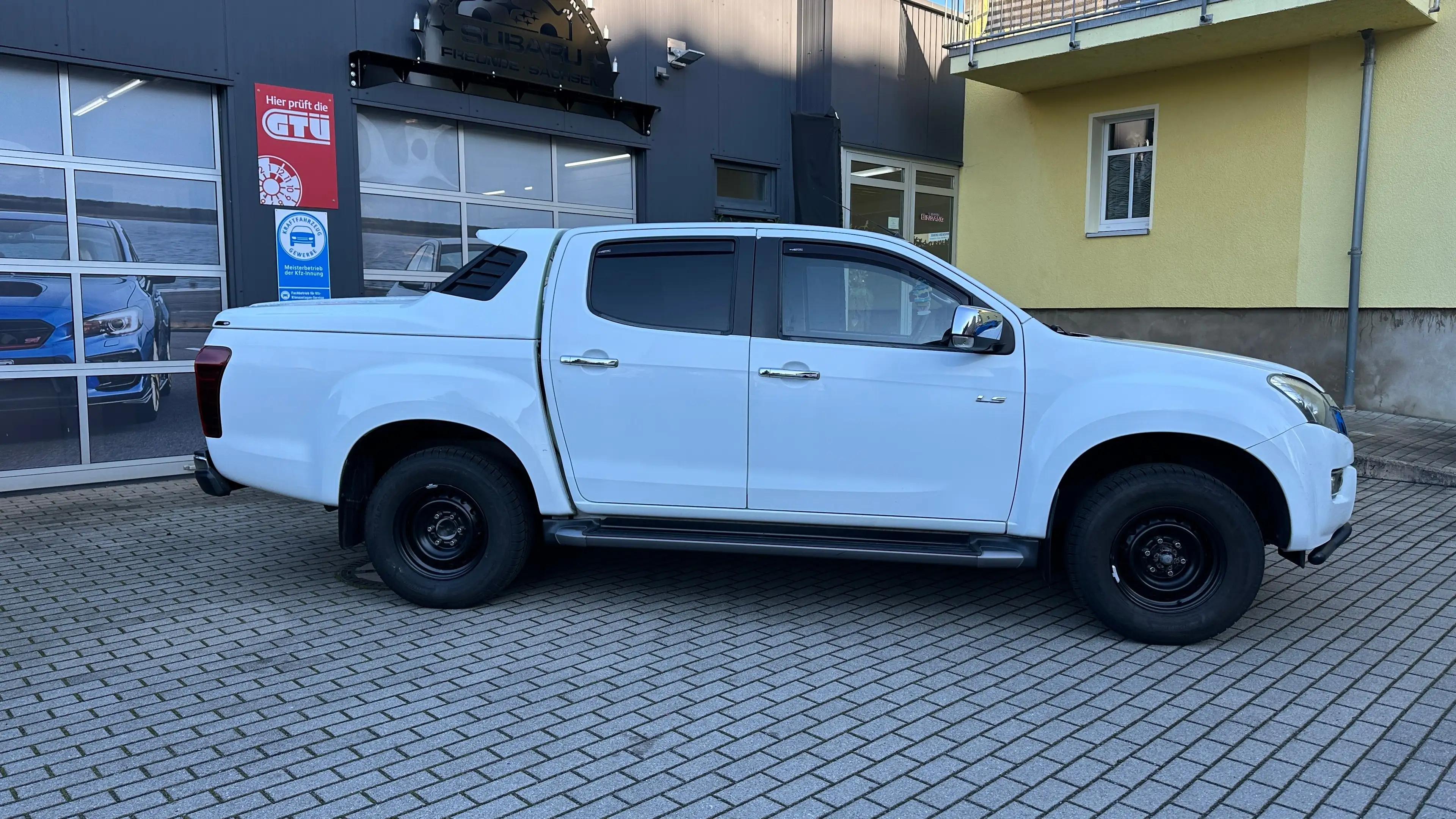 Isuzu D-Max D-Max 4x4 Double Cab 2,5 Sport — photo 2