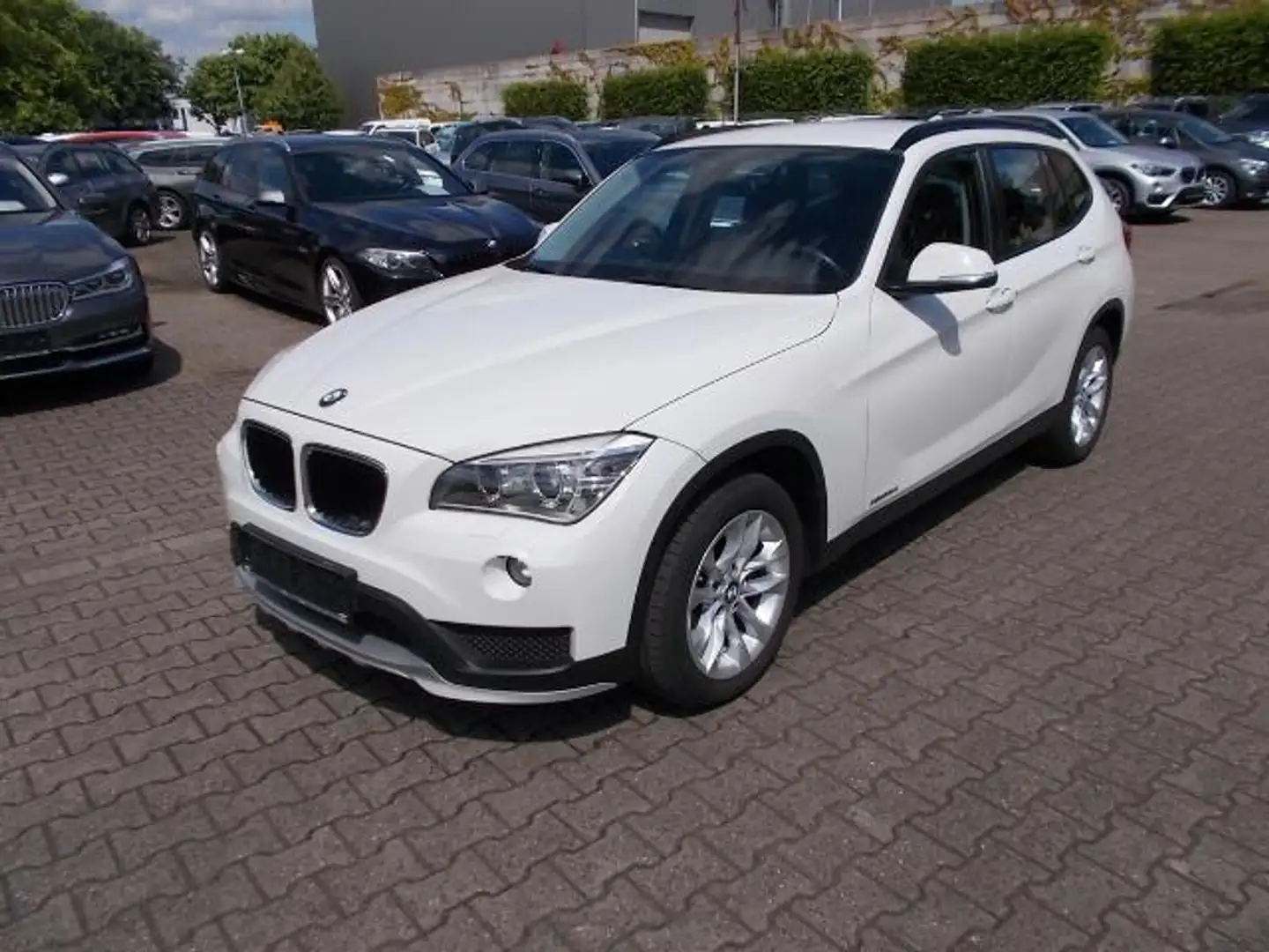 BMW X1 18d xDrive, Navi BiXenon PDC Weiß - 1