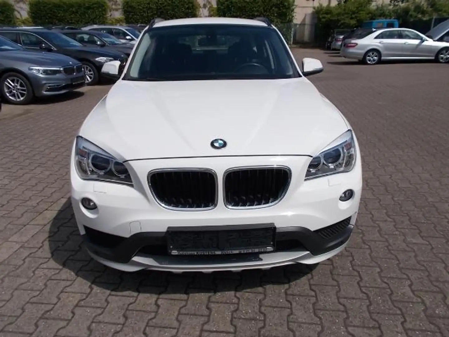 BMW X1 18d xDrive, Navi BiXenon PDC Weiß - 2