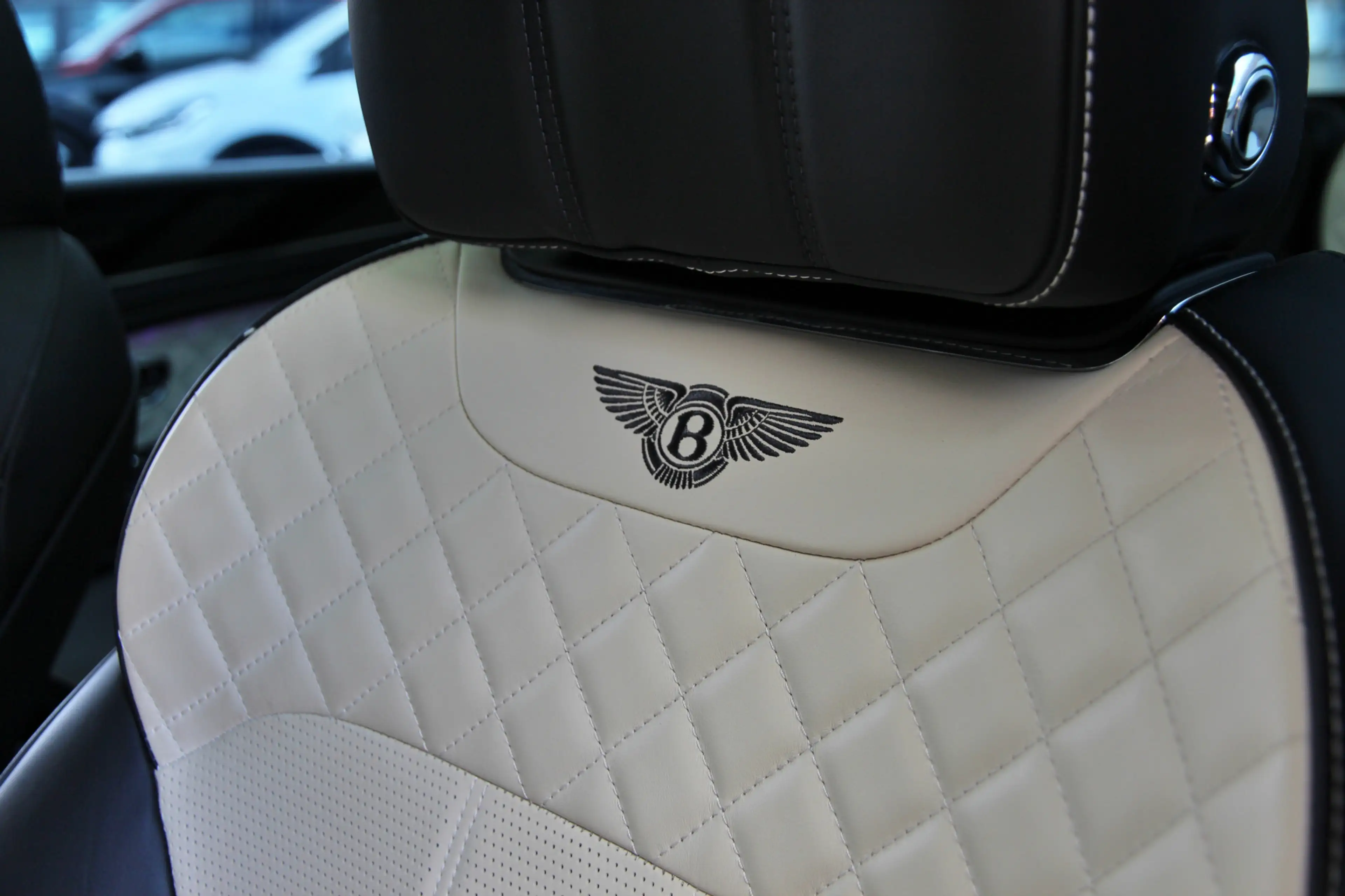 Bentley Bentayga 6.0 W12 7p. | Touring | City | Pano | Head-up | AC — photo 43