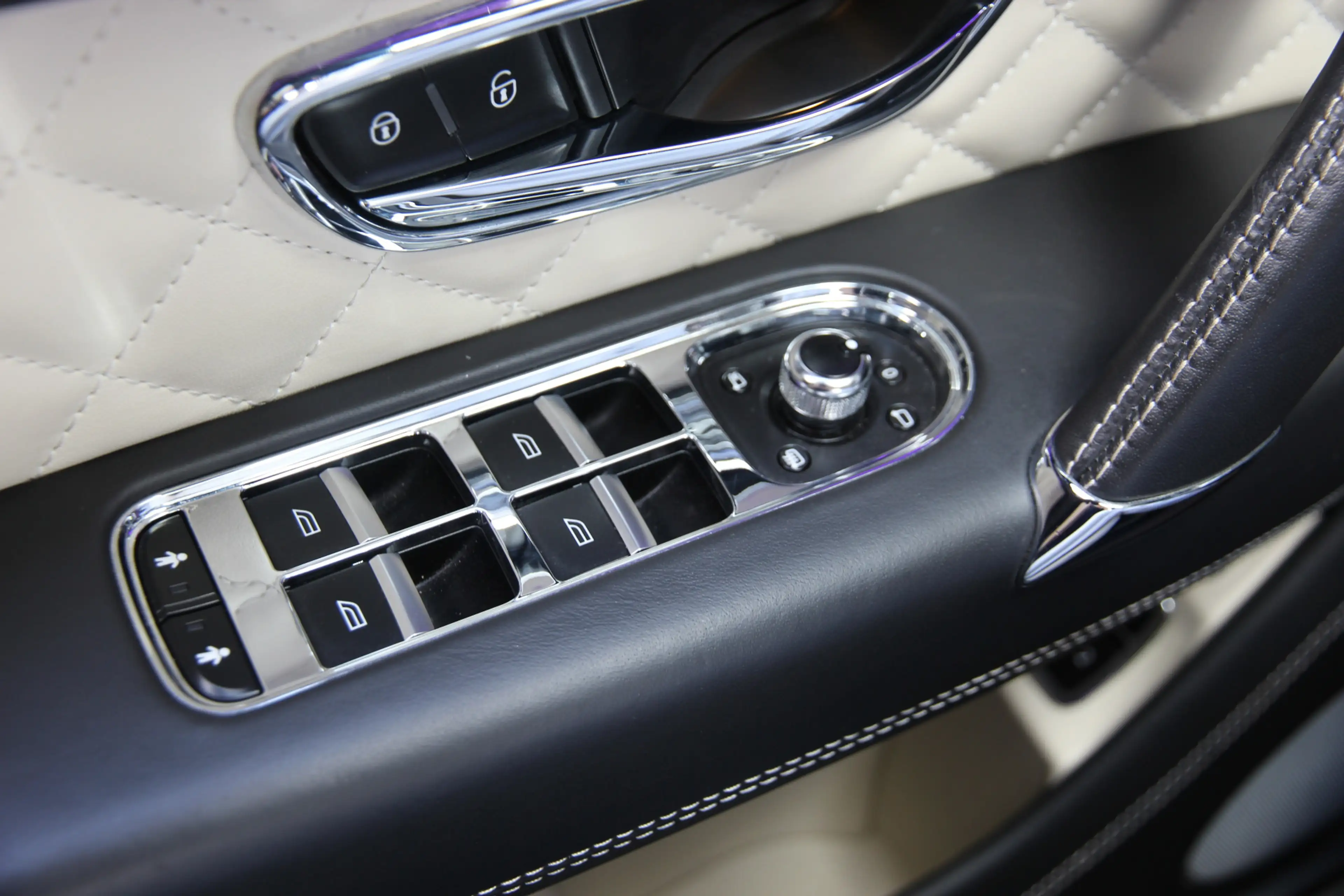 Bentley Bentayga 6.0 W12 7p. | Touring | City | Pano | Head-up | AC — photo 37