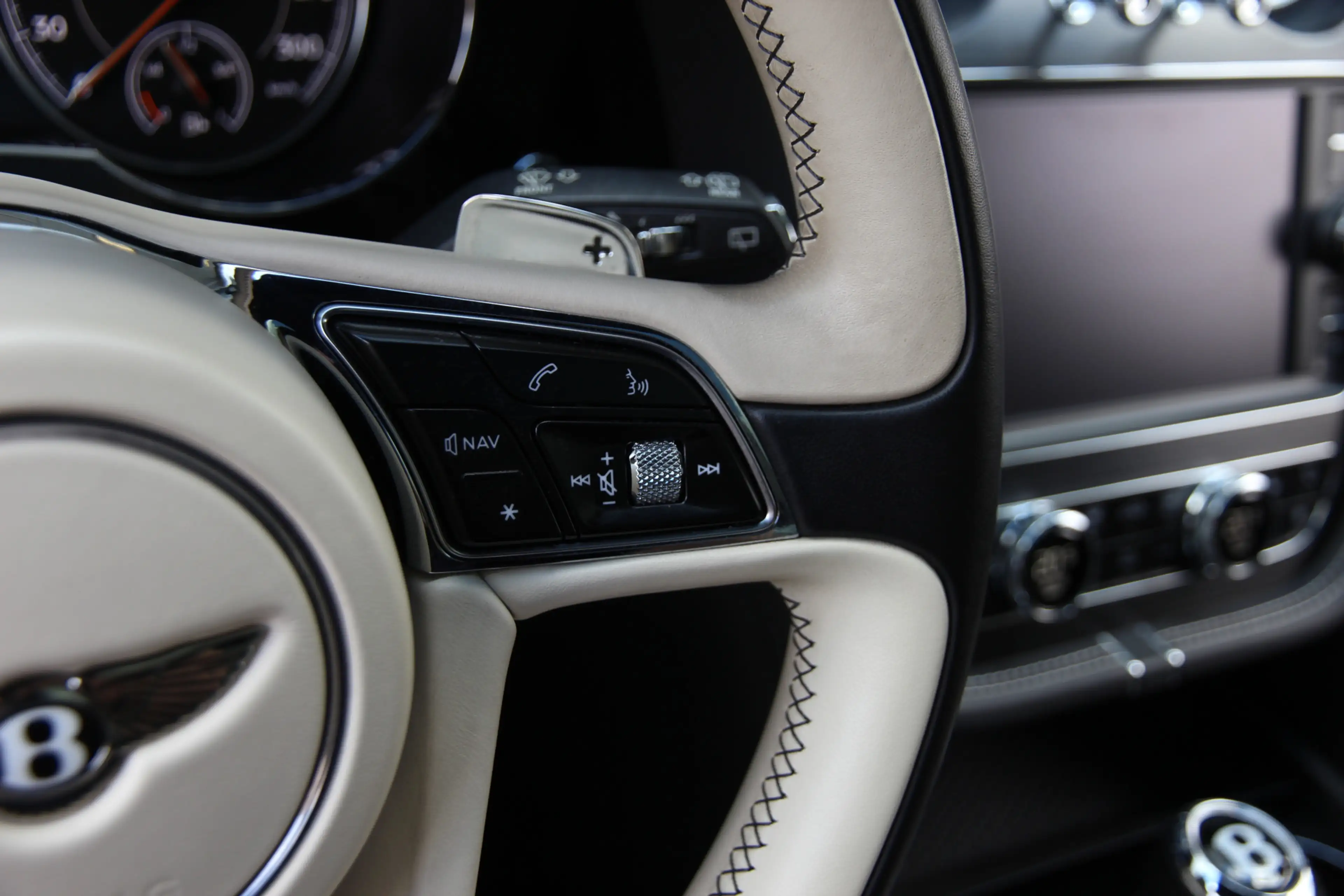 Bentley Bentayga 6.0 W12 7p. | Touring | City | Pano | Head-up | AC — photo 36