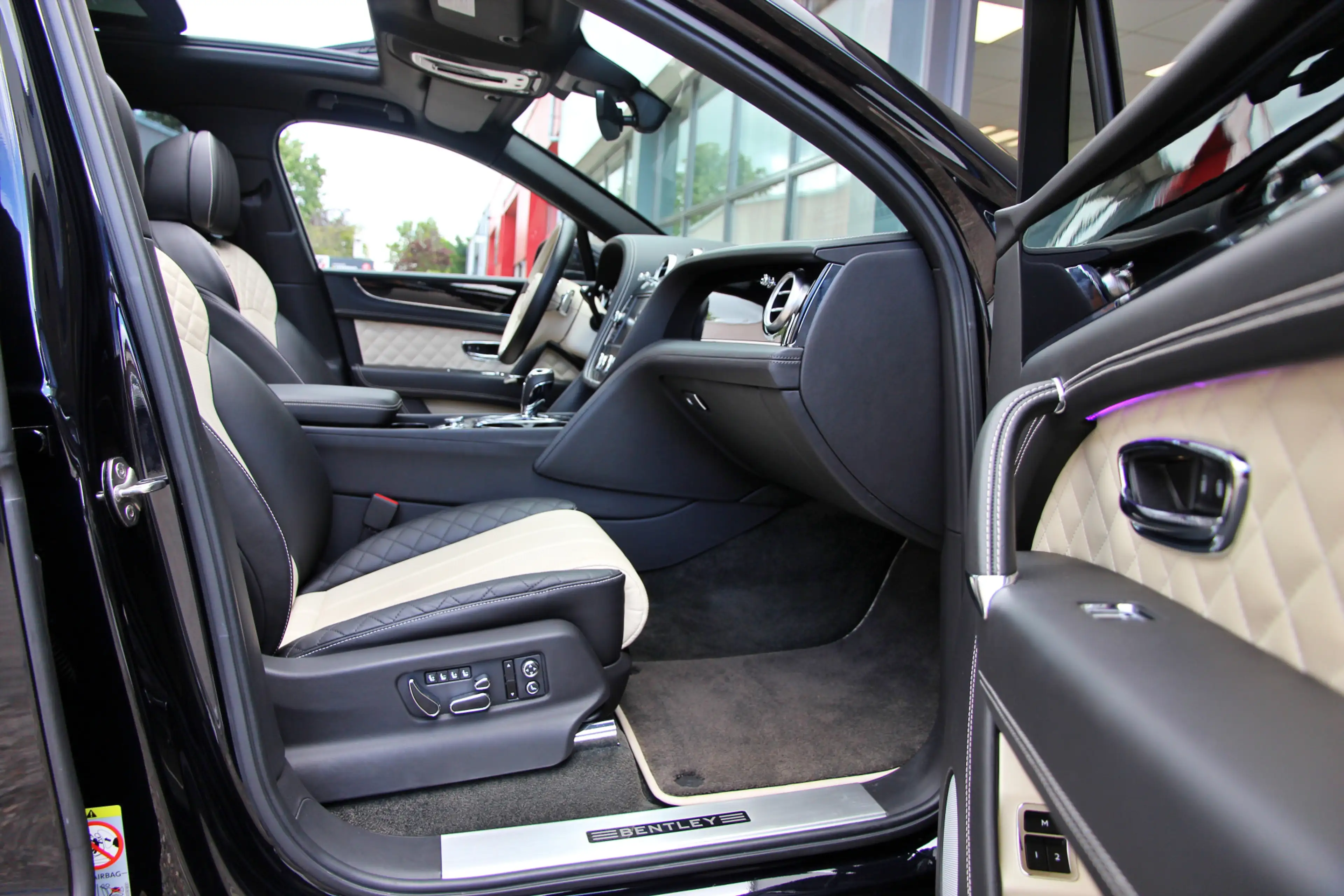 Bentley Bentayga 6.0 W12 7p. | Touring | City | Pano | Head-up | AC — photo 17