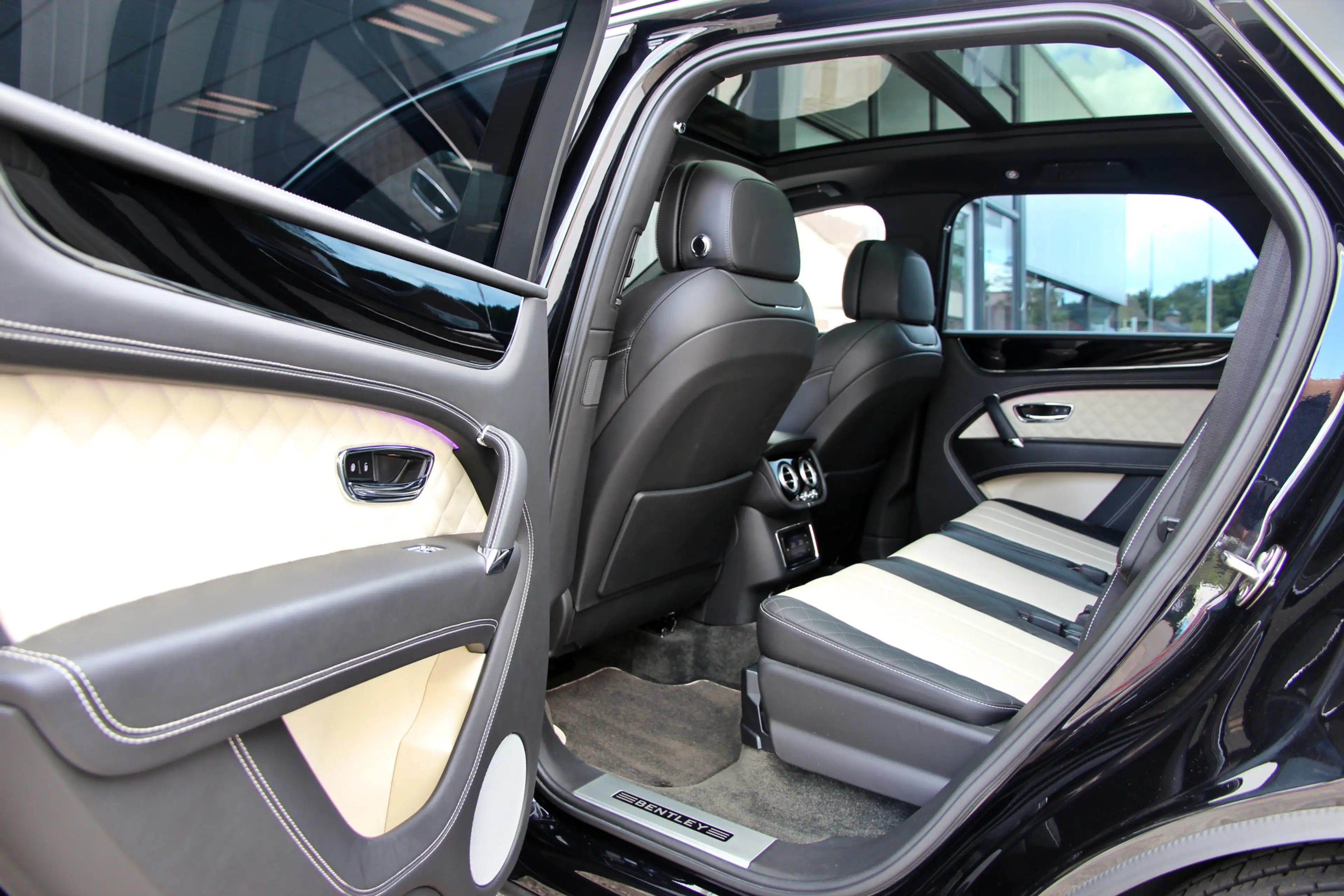 Bentley Bentayga 6.0 W12 7p. | Touring | City | Pano | Head-up | AC — photo 18