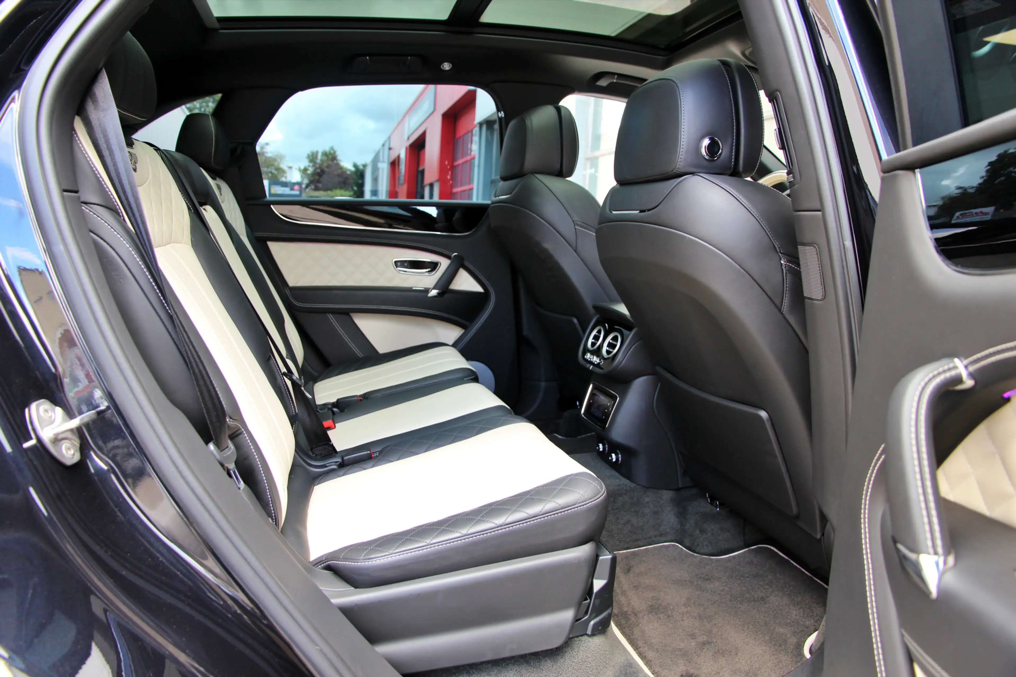 Bentley Bentayga 6.0 W12 7p. | Touring | City | Pano | Head-up | AC — photo 50
