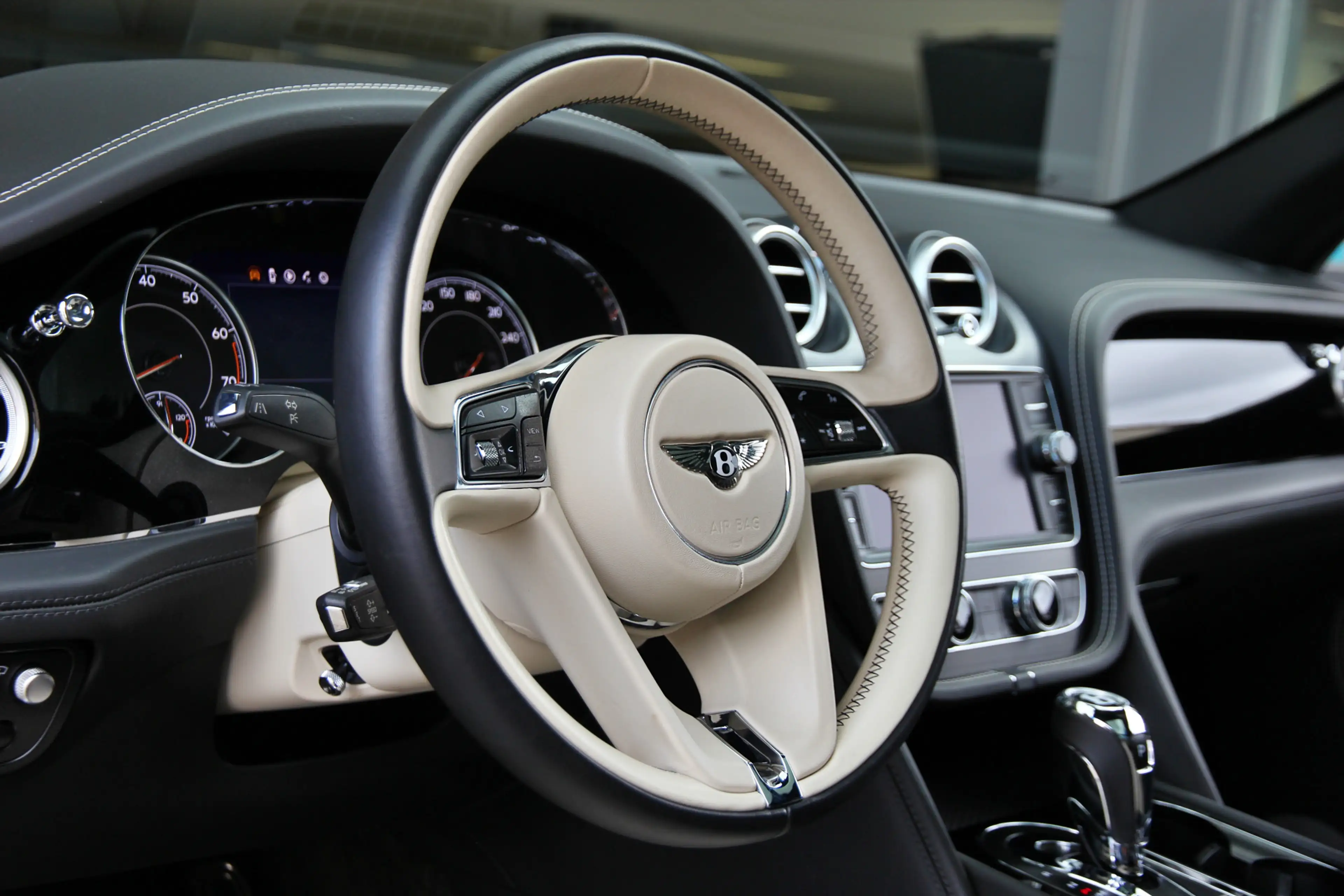 Bentley Bentayga 6.0 W12 7p. | Touring | City | Pano | Head-up | AC — photo 22