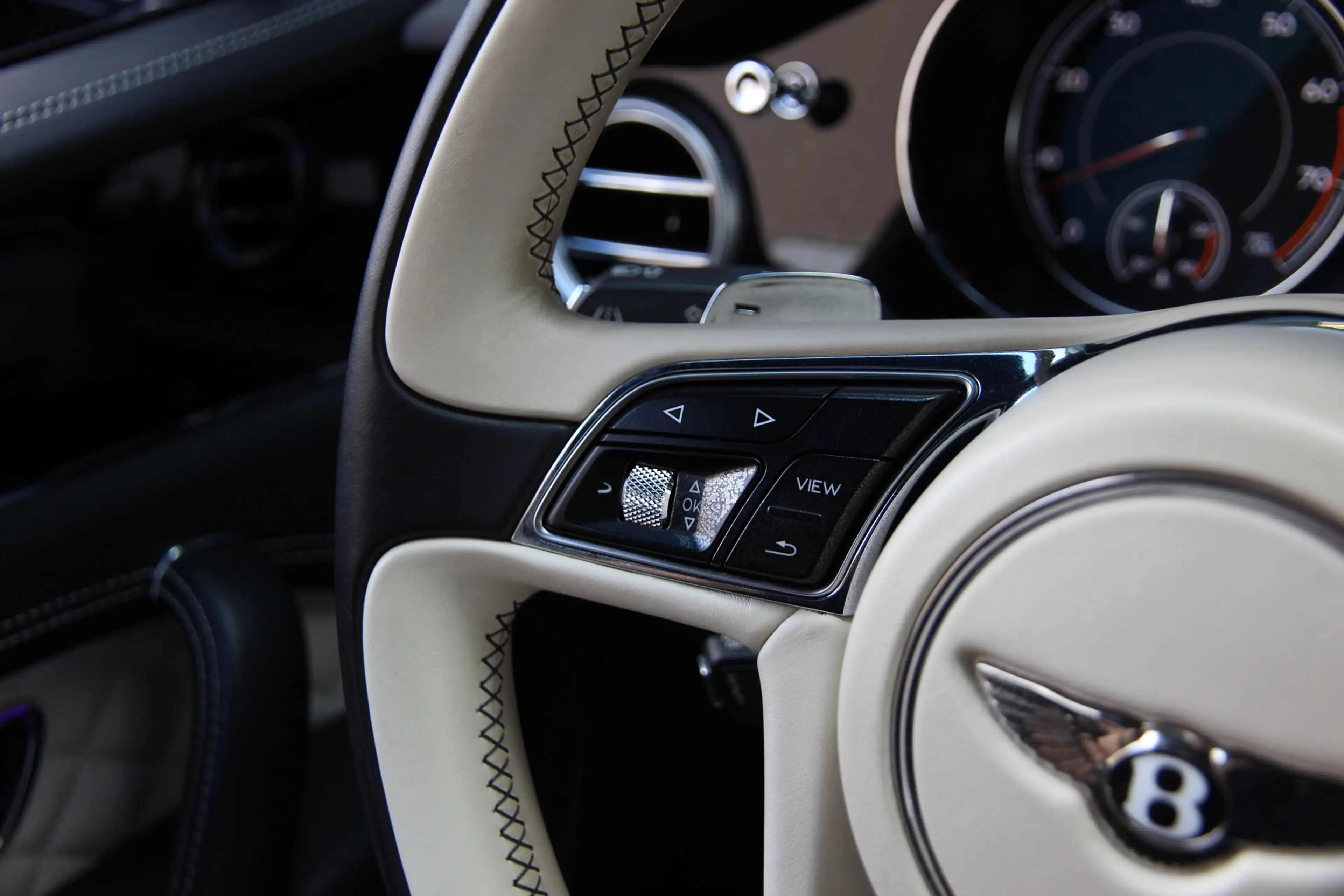Bentley Bentayga 6.0 W12 7p. | Touring | City | Pano | Head-up | AC — photo 26
