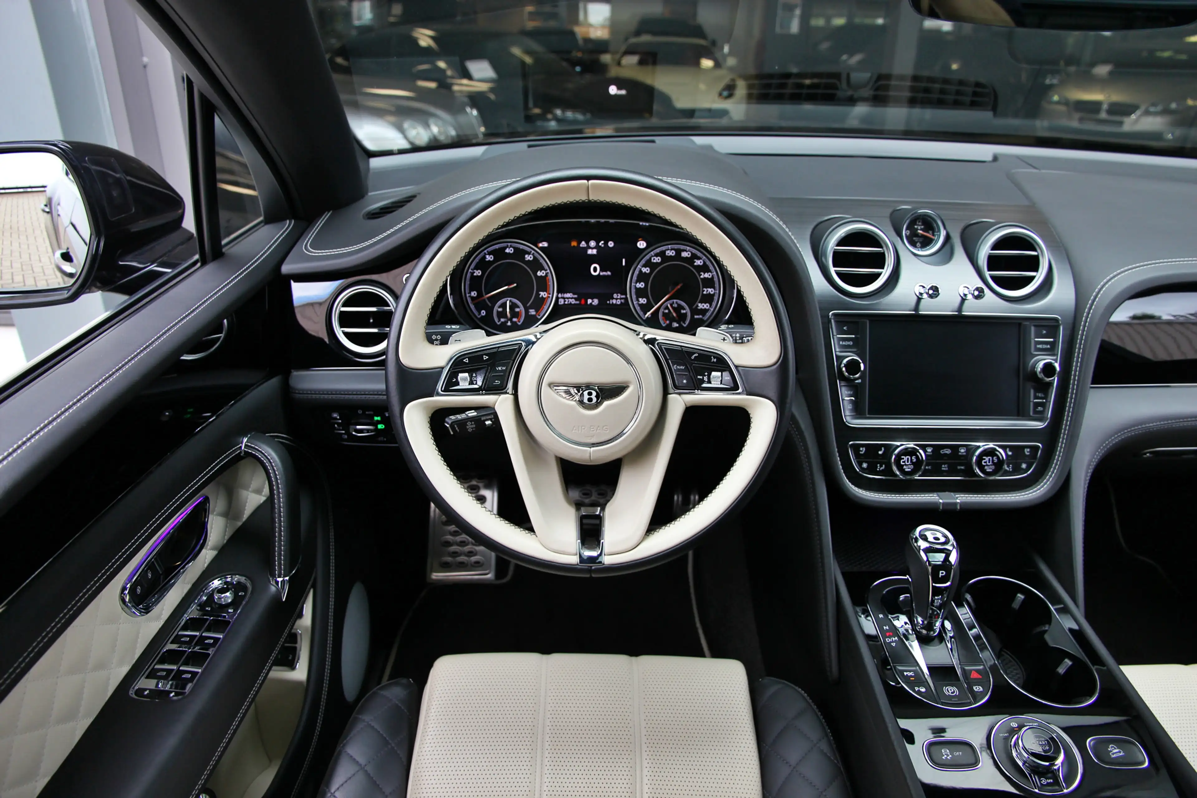 Bentley Bentayga 6.0 W12 7p. | Touring | City | Pano | Head-up | AC — photo 16