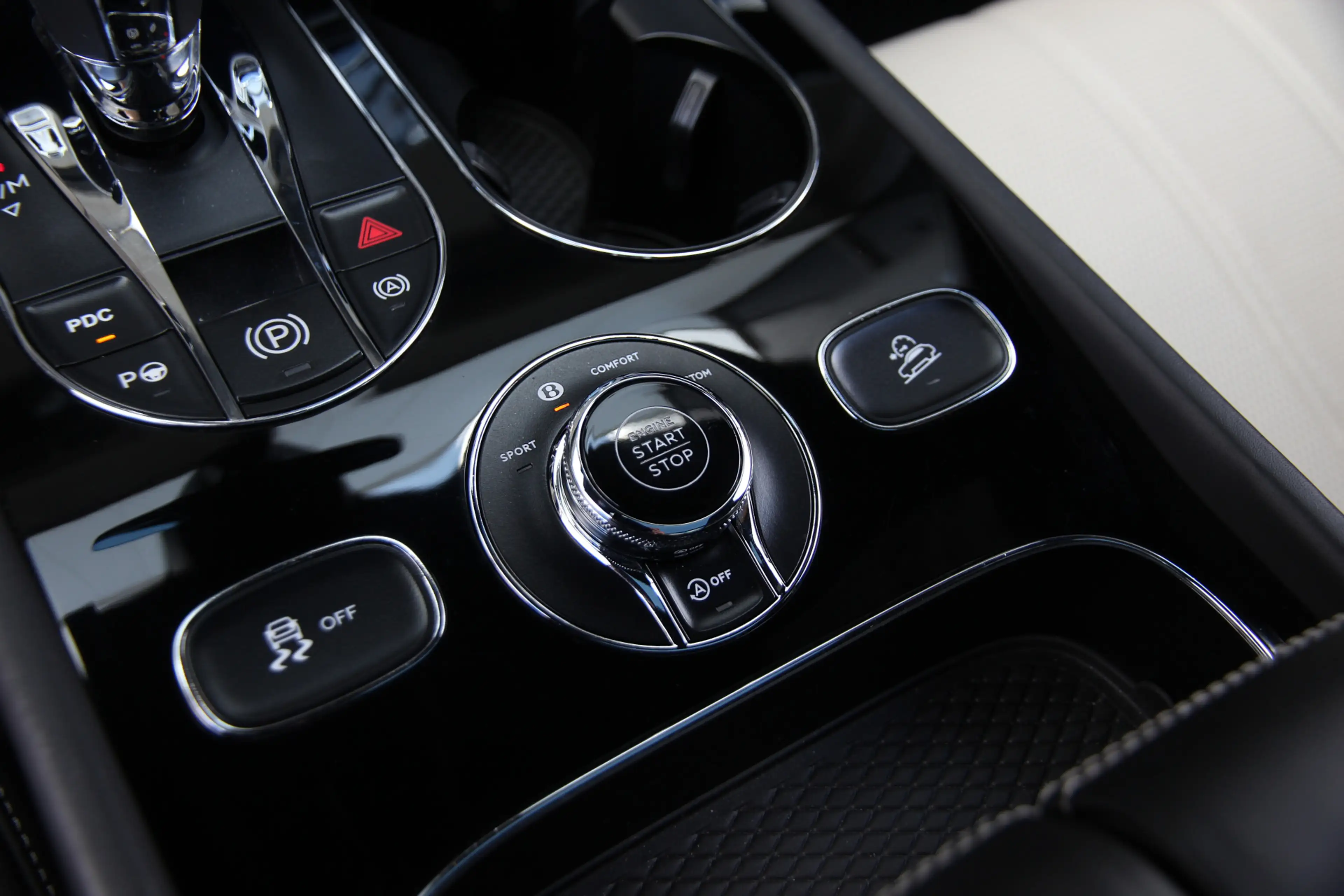 Bentley Bentayga 6.0 W12 7p. | Touring | City | Pano | Head-up | AC — photo 42