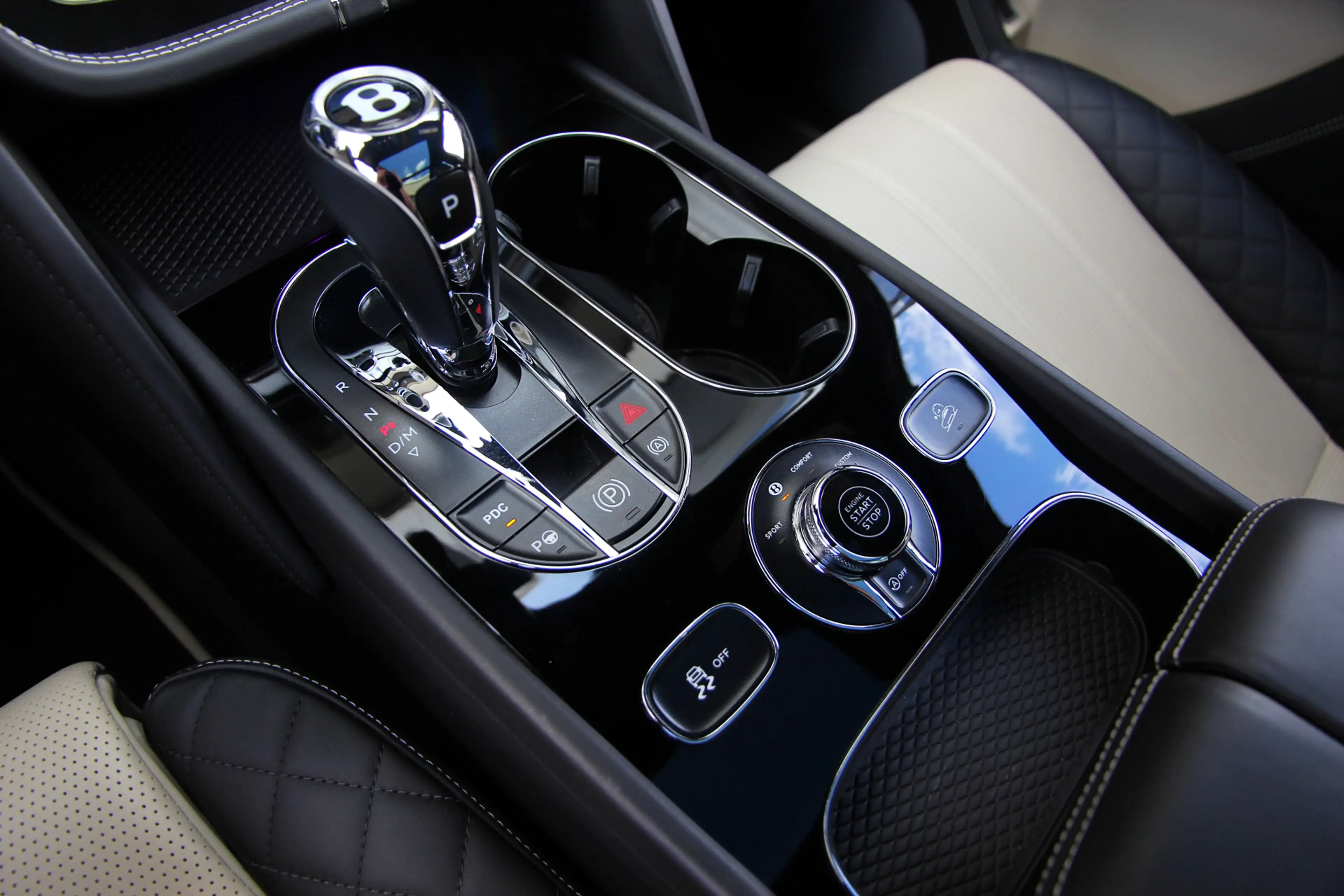 Bentley Bentayga 6.0 W12 7p. | Touring | City | Pano | Head-up | AC — photo 44