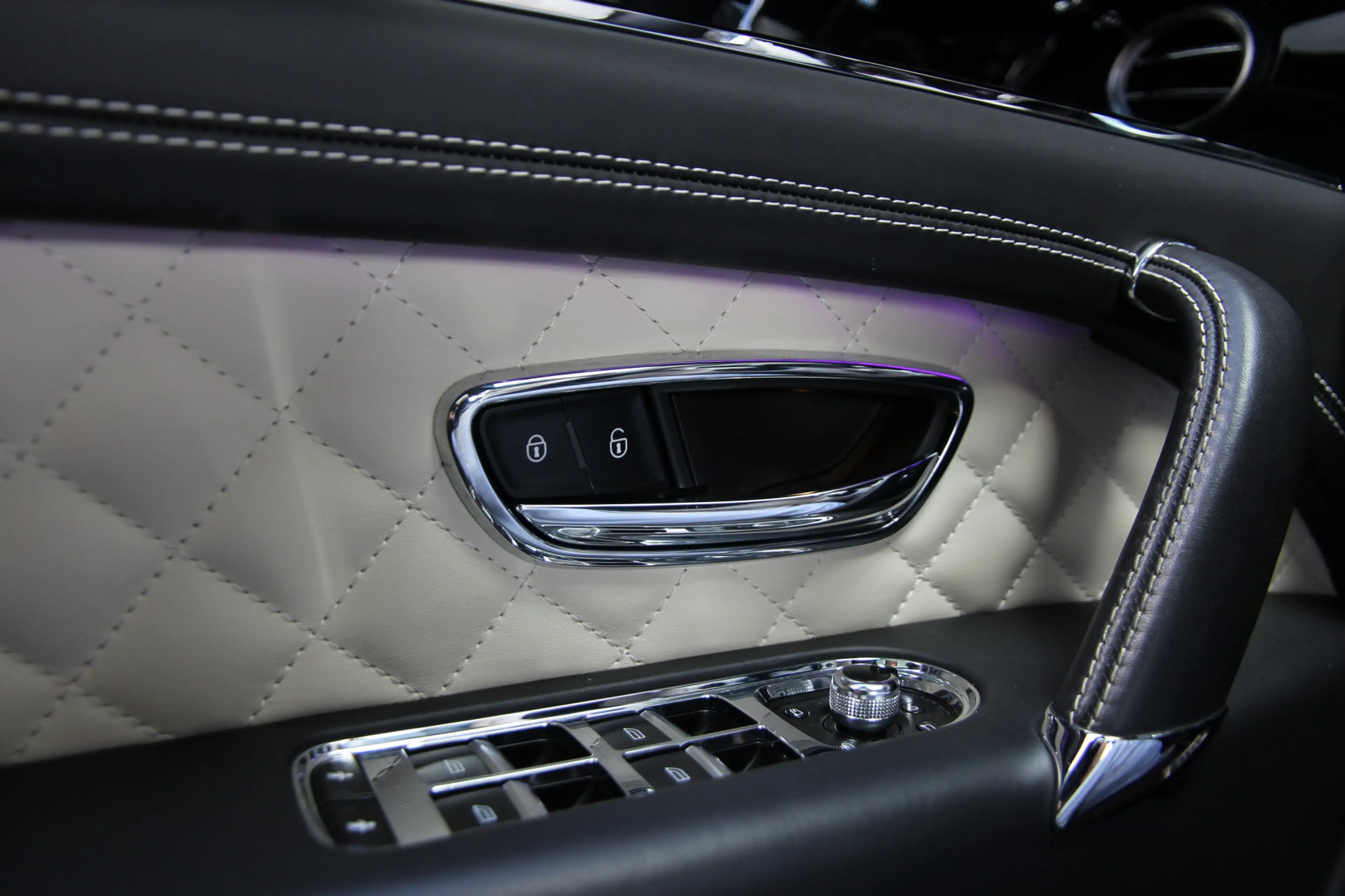 Bentley Bentayga 6.0 W12 7p. | Touring | City | Pano | Head-up | AC — photo 35