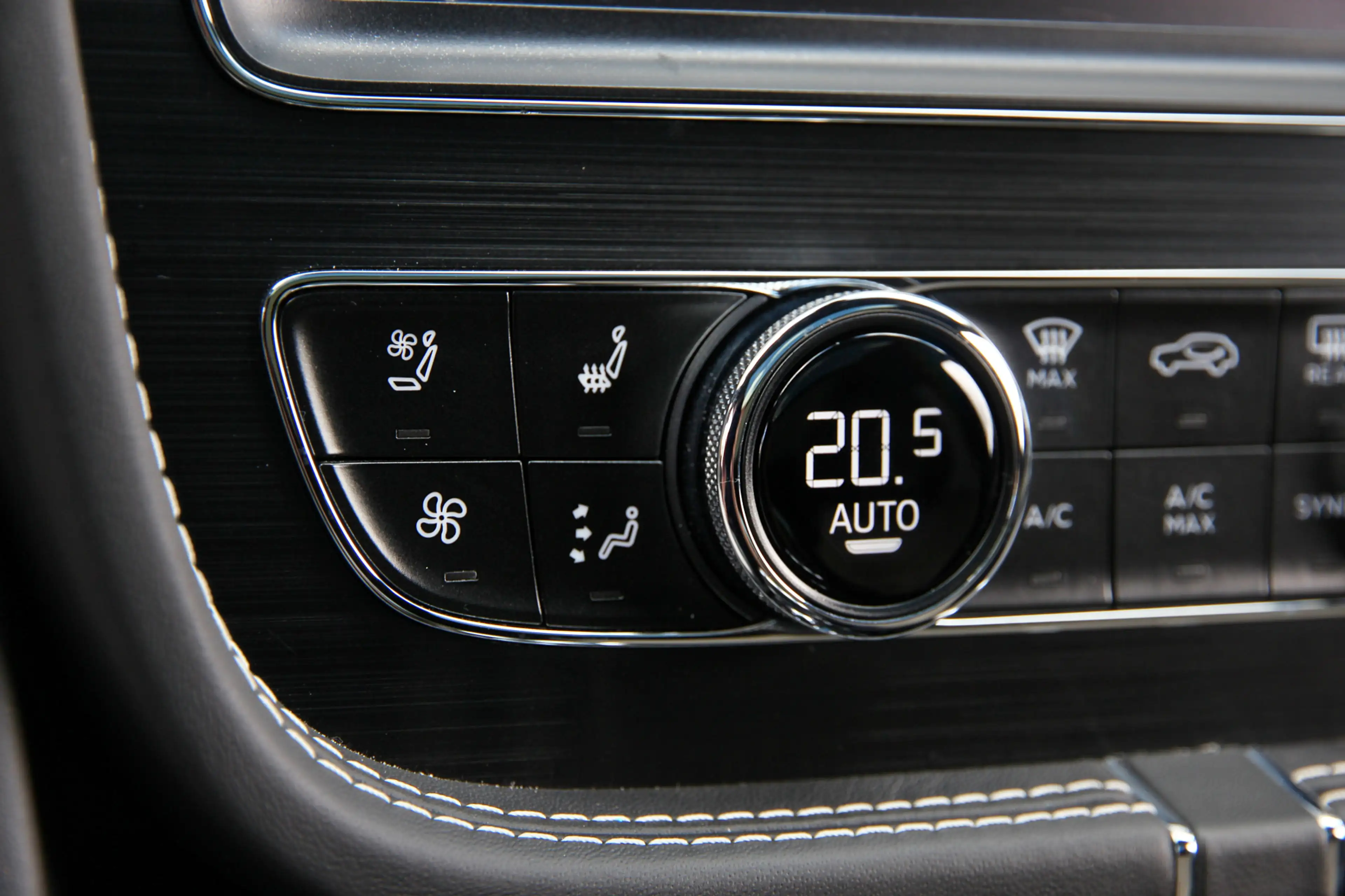 Bentley Bentayga 6.0 W12 7p. | Touring | City | Pano | Head-up | AC — photo 30