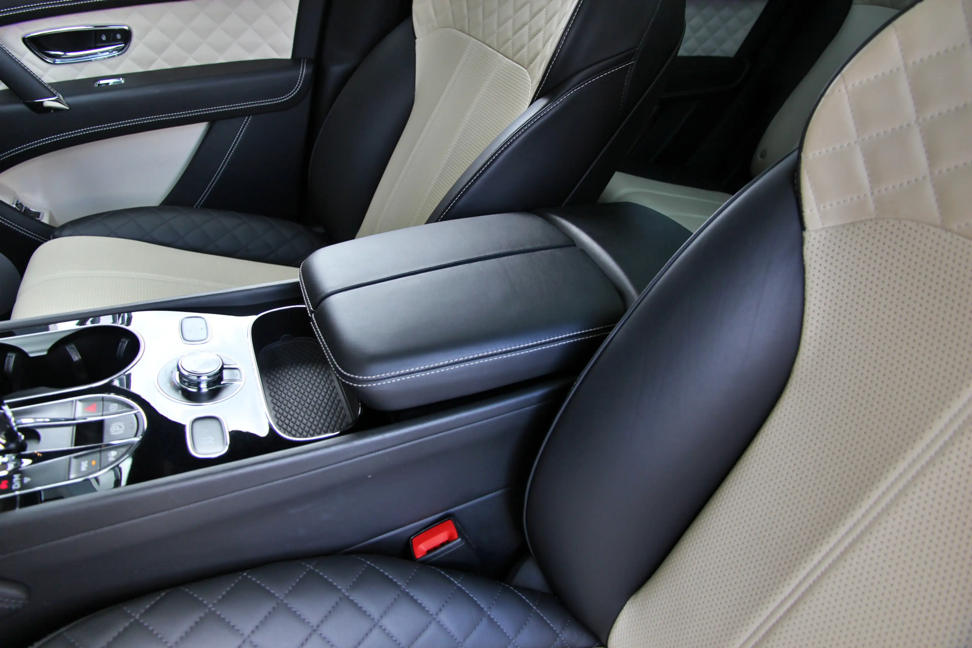 Bentley Bentayga 6.0 W12 7p. | Touring | City | Pano | Head-up | AC — photo 41