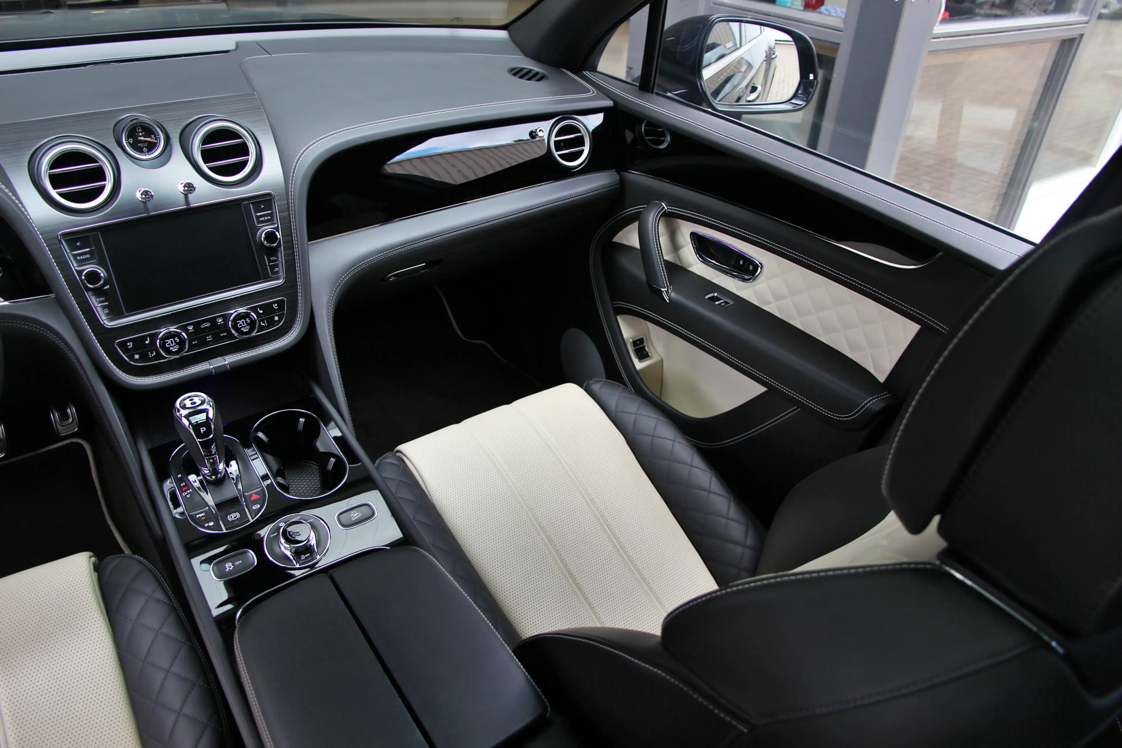 Bentley Bentayga 6.0 W12 7p. | Touring | City | Pano | Head-up | AC — photo 23