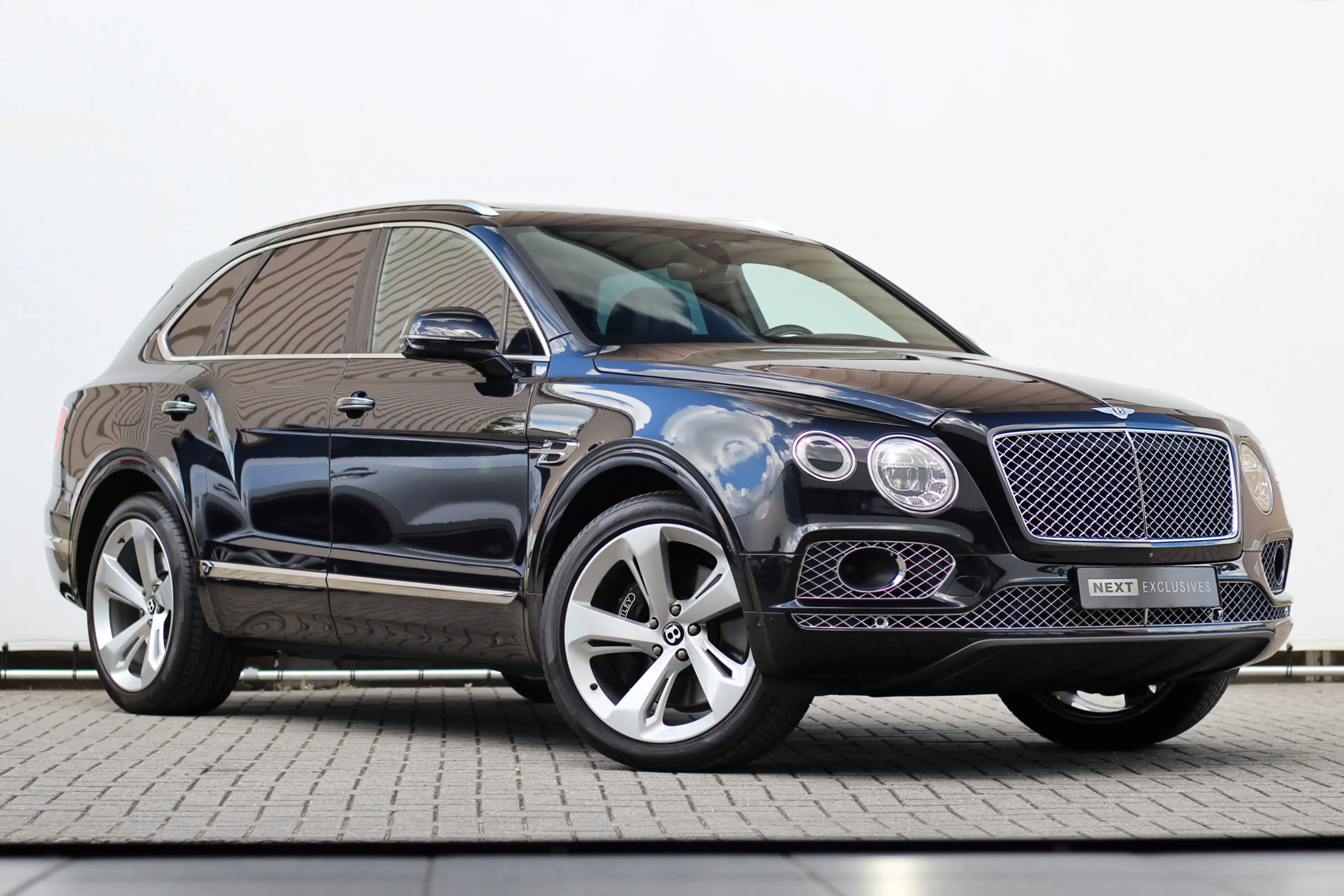 Bentley Bentayga 6.0 W12 7p. | Touring | City | Pano | Head-up | AC — photo 2