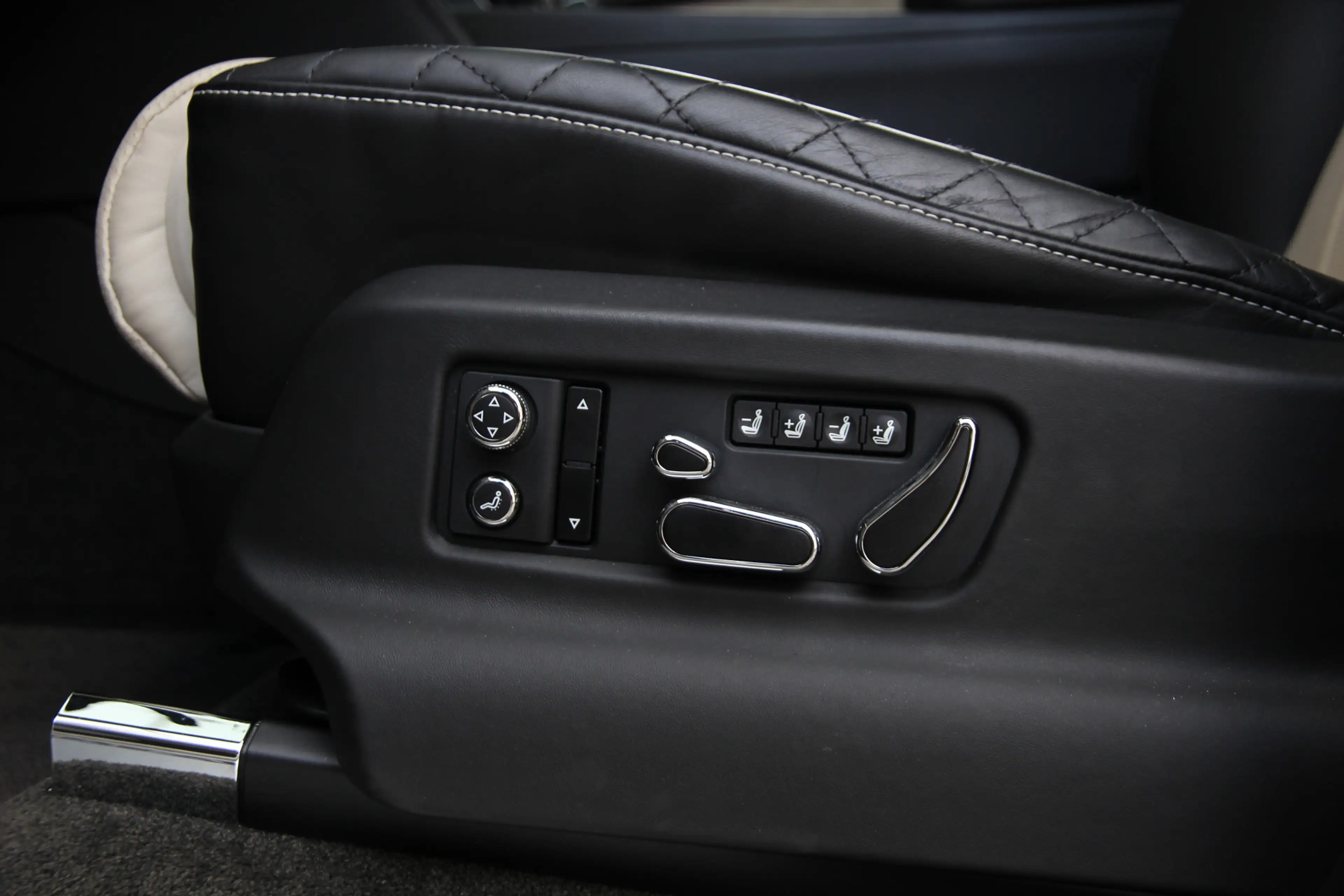 Bentley Bentayga 6.0 W12 7p. | Touring | City | Pano | Head-up | AC — photo 28