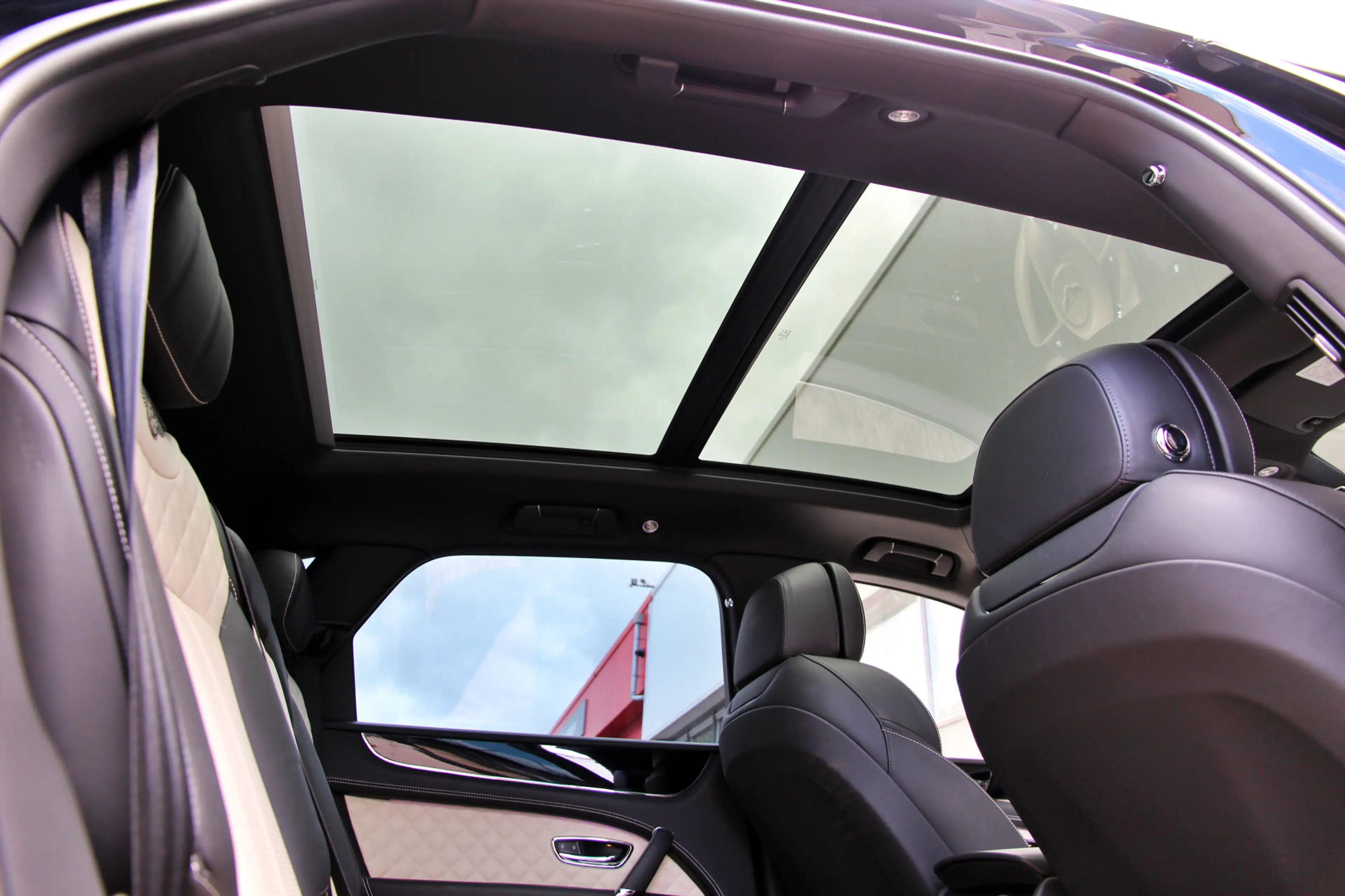 Bentley Bentayga 6.0 W12 7p. | Touring | City | Pano | Head-up | AC — photo 31