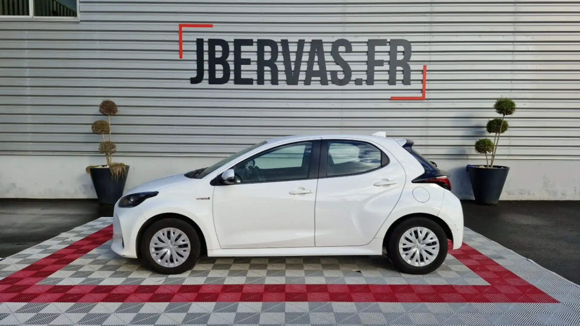 Toyota Yaris PRO HYBRIDE MY20 YARIS116H FRANCE BUSINESS + STAGE HYBRID ACADEMY Blanc - 1