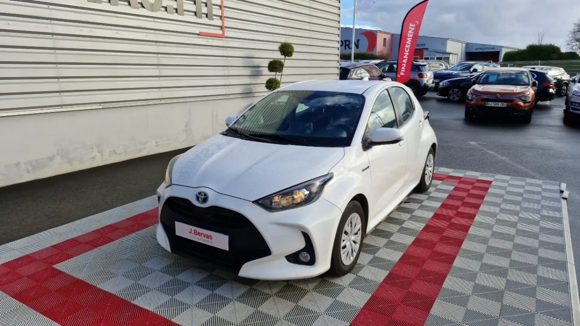 Toyota Yaris PRO HYBRIDE MY20 YARIS116H FRANCE BUSINESS + STAGE HYBRID ACADEMY Blanc - 2