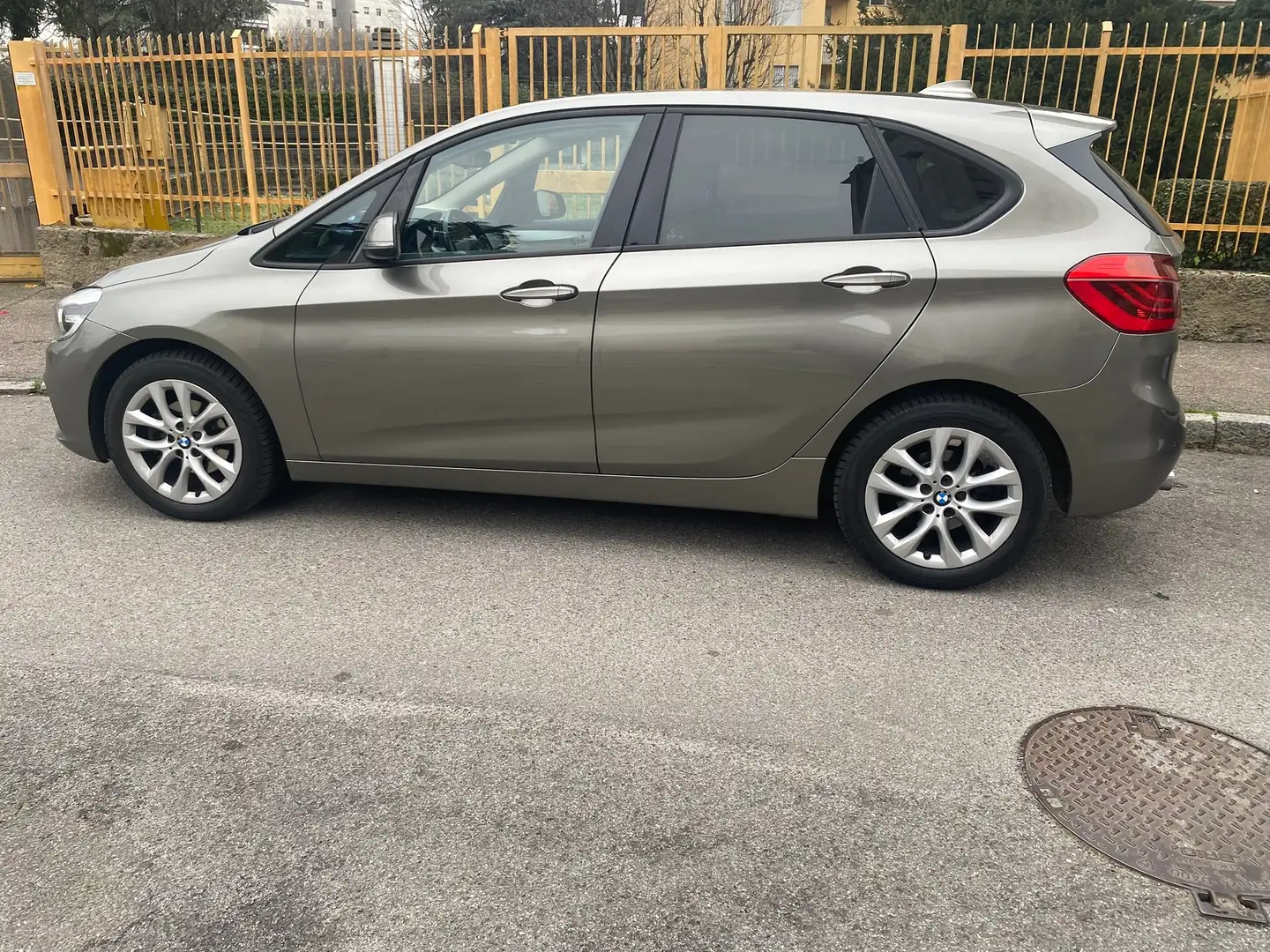 BMW 218 218d Active Tourer Luxury Beige - 1